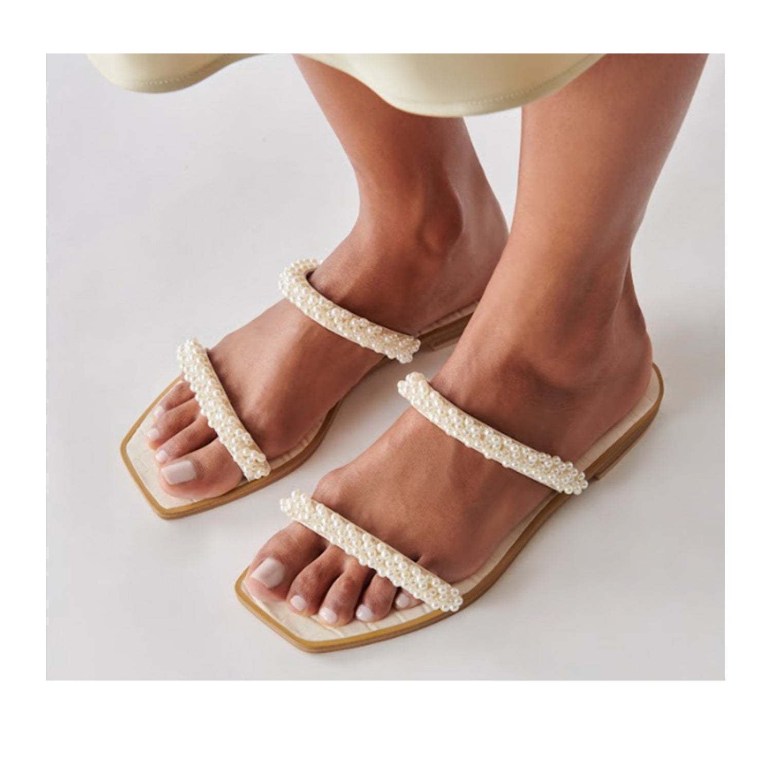 Dolce Vita Women's Ivee Comfortable Sandals in Vanilla - Perfect for Summer Outfits, Beach Vacations & Casual Wear