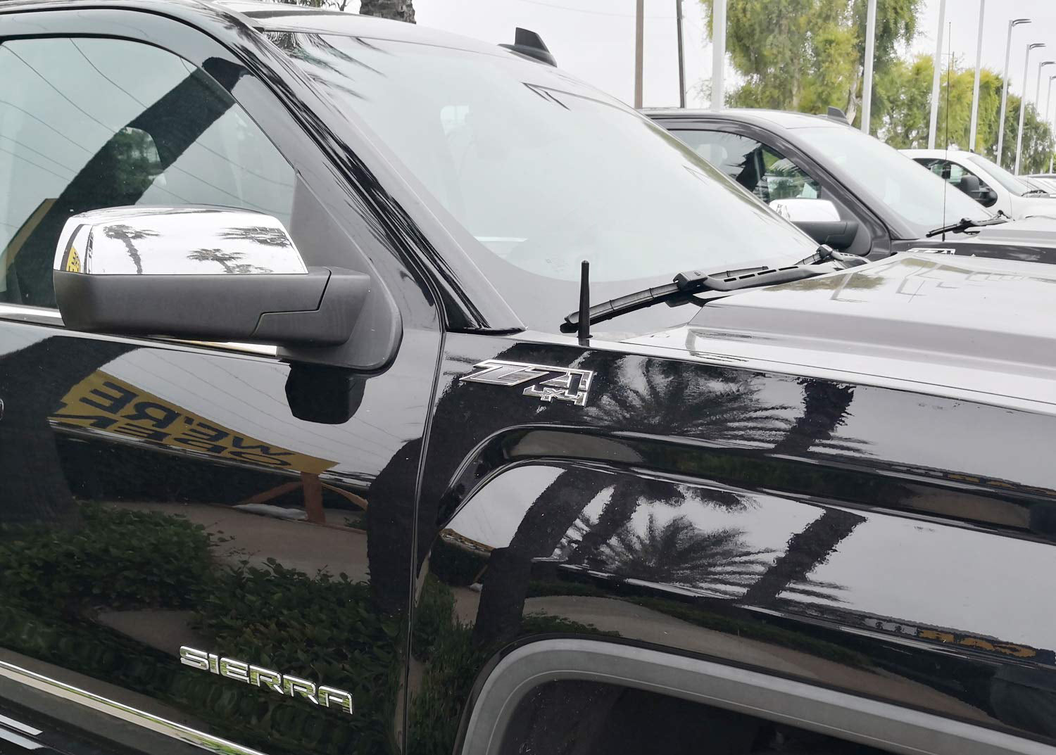 4 Inch Black Metal Short Radio Antenna Stubby for Chevy GMC Pickup Trucks - Durable Car Accessory for Improved FM/AM Reception on Road Trips & Daily Commutes