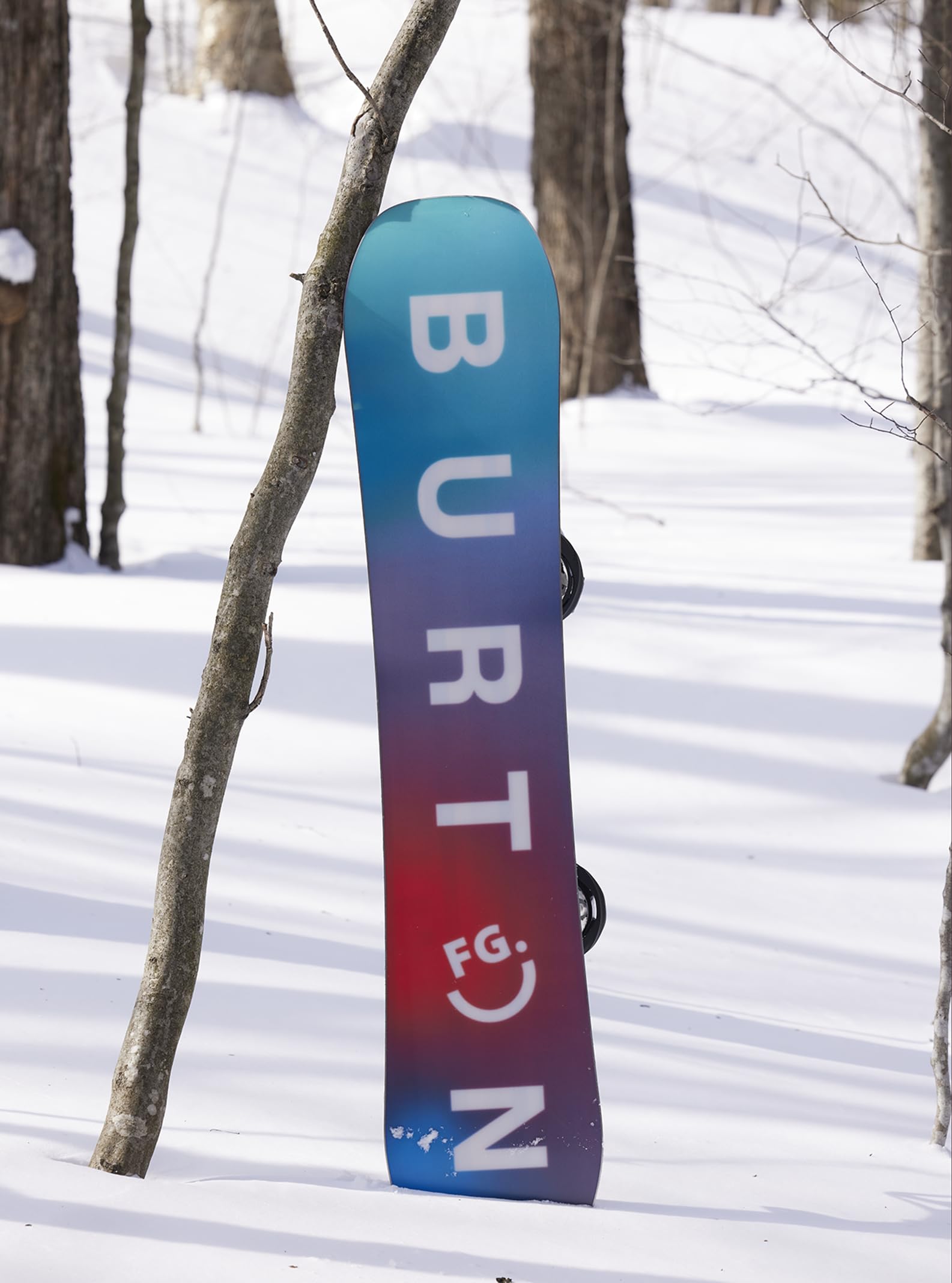 Burton Kids' Feelgood Smalls Camber Snowboard for Girls & Boys - Perfect for Beginners & Young Riders - Ideal for Park, Powder & All-Mountain Snowboarding