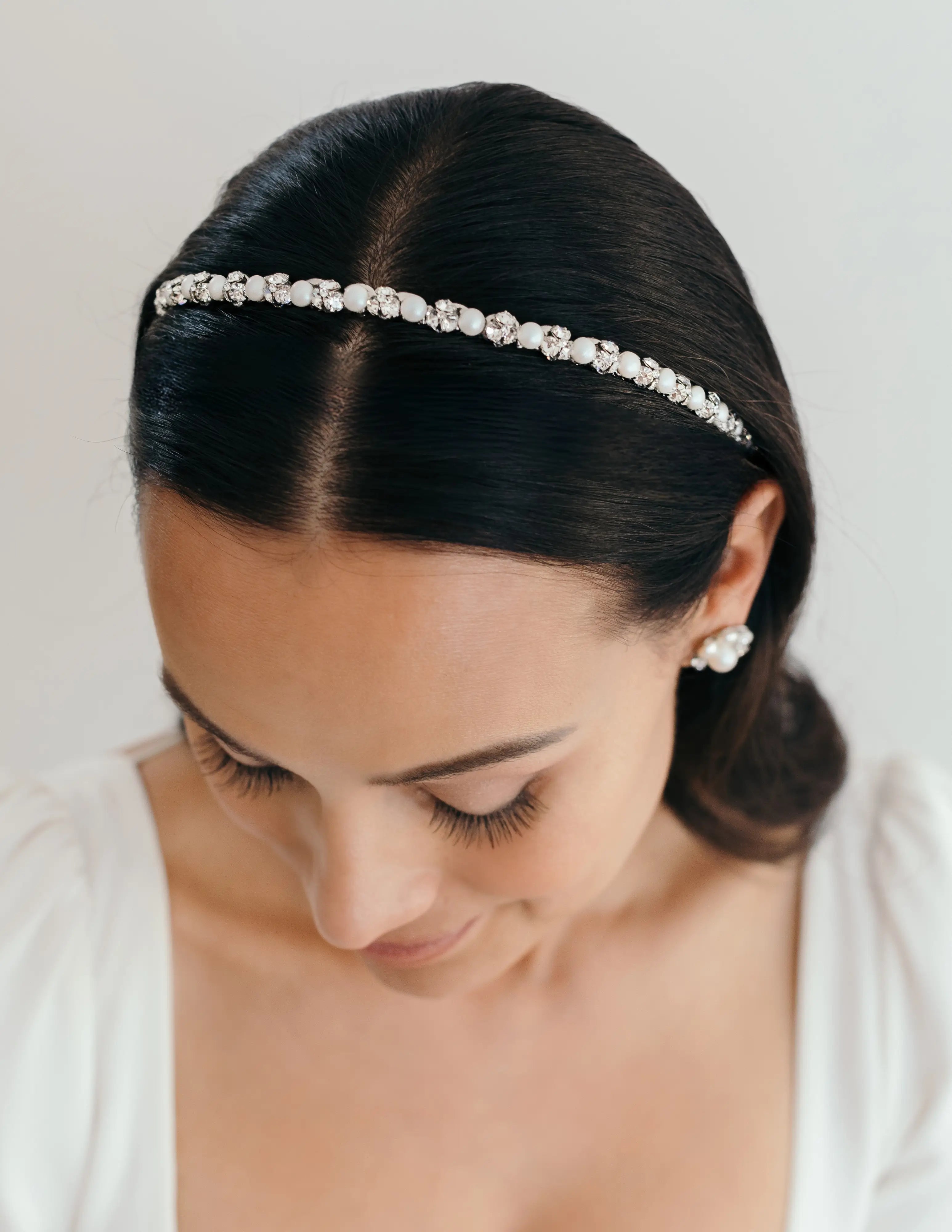 Elegant Women's Headband - Fashionable Hair Accessory for Women & Girls - Perfect for Weddings, Parties, and Everyday Wear