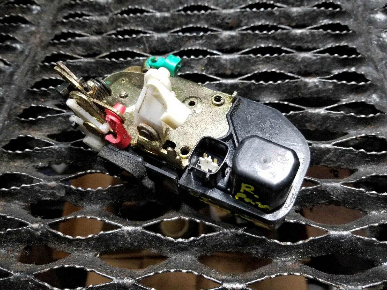 05-07 Dodge Magnum Right Rear Passenger Door Lock Actuator - OEM Replacement Part - Perfect for Car Door Lock Repair & Maintenance