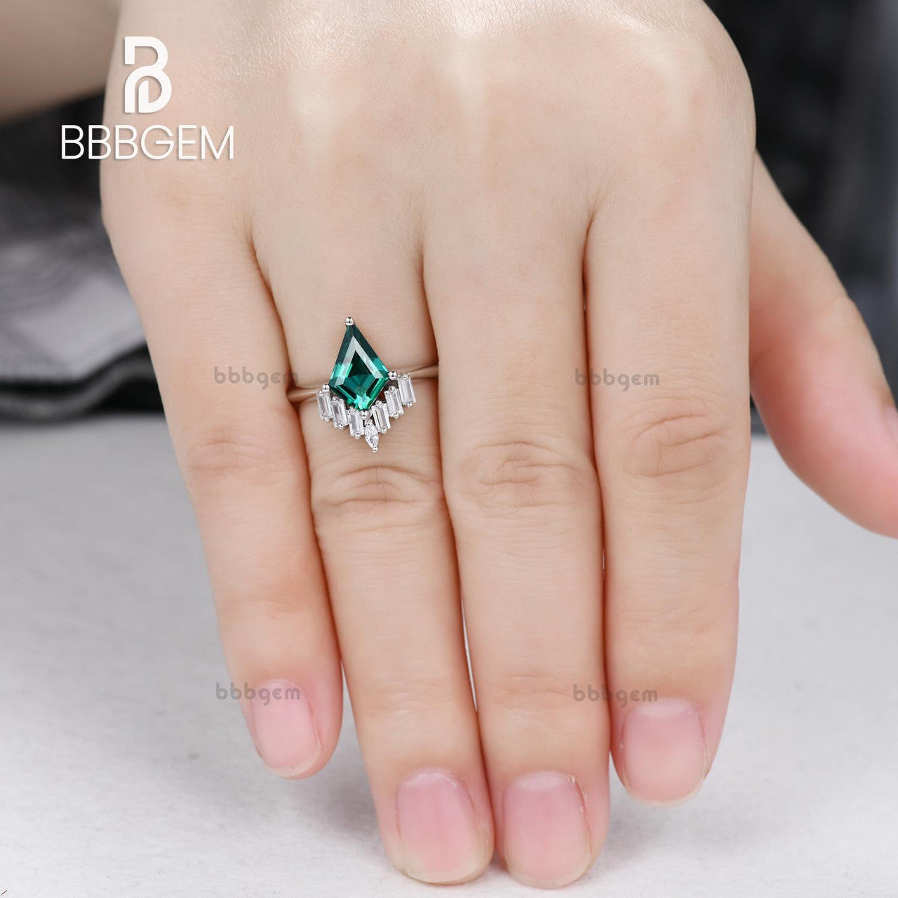 Vintage Emerald Wedding Ring in 14K White Gold - Green Lab Emerald Engagement Ring with Baguette Moissanite Accents - Perfect for Vintage-Inspired Weddings & Anniversary Gifts