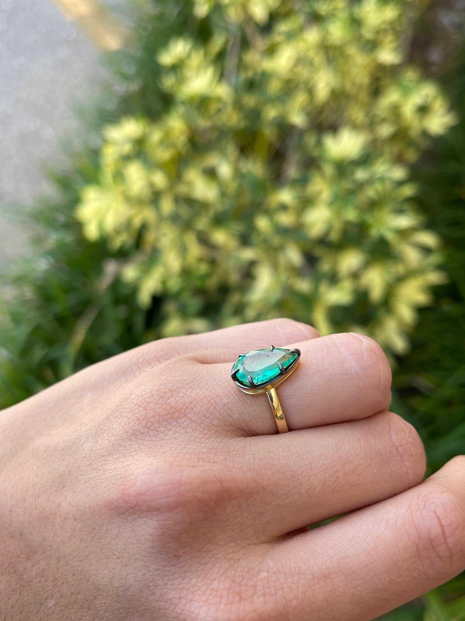 3.0 Carat Teardrop Colombian Emerald Solitaire Ring in 18K Gold - Vintage Georgian Style Statement Jewelry for Weddings, Anniversaries & Special Occasions