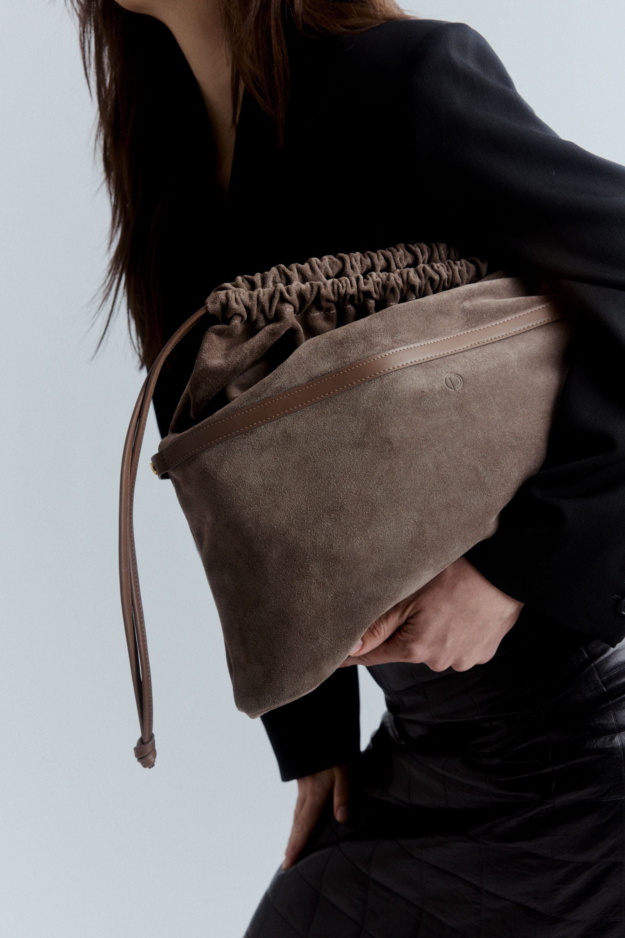 Gigi Tote 2 - Stylish Women's Handbag for Work, Travel & Everyday Use | Fashionable Shoulder Bag with Spacious Compartments