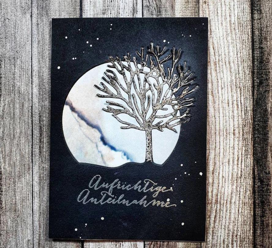 Tree Circle Frame Cutting Dies for DIY Scrapbooking, Card Making, and Paper Crafts - Perfect for Handmade Greeting Cards, Invitations, and Home Decor Projects