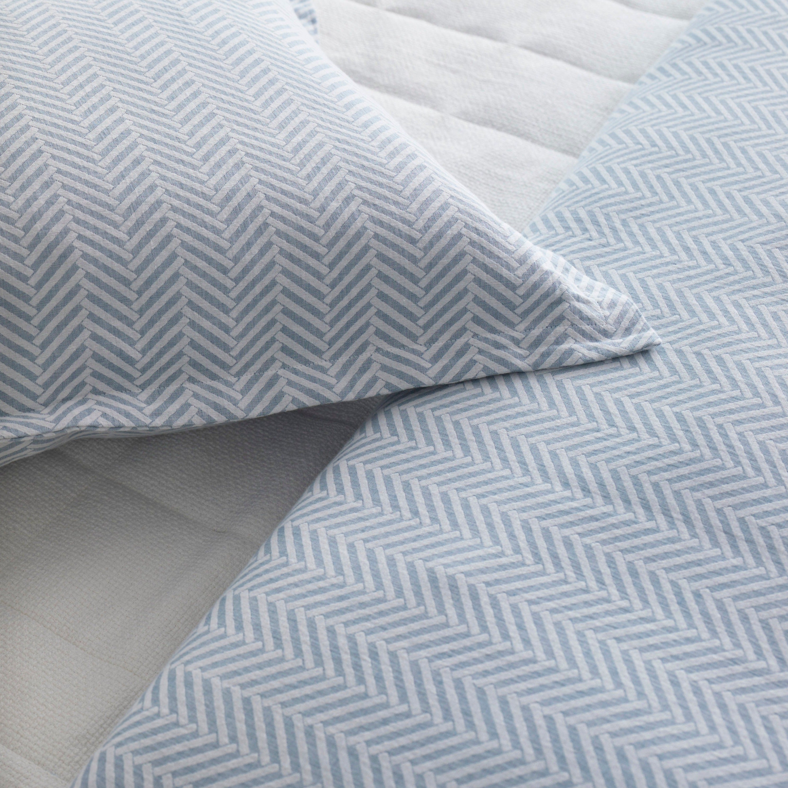 Luxury Aran Duvet Set - Soft & Breathable Bedding for All Seasons | Perfect for Master Bedroom, Guest Room & Vacation Homes