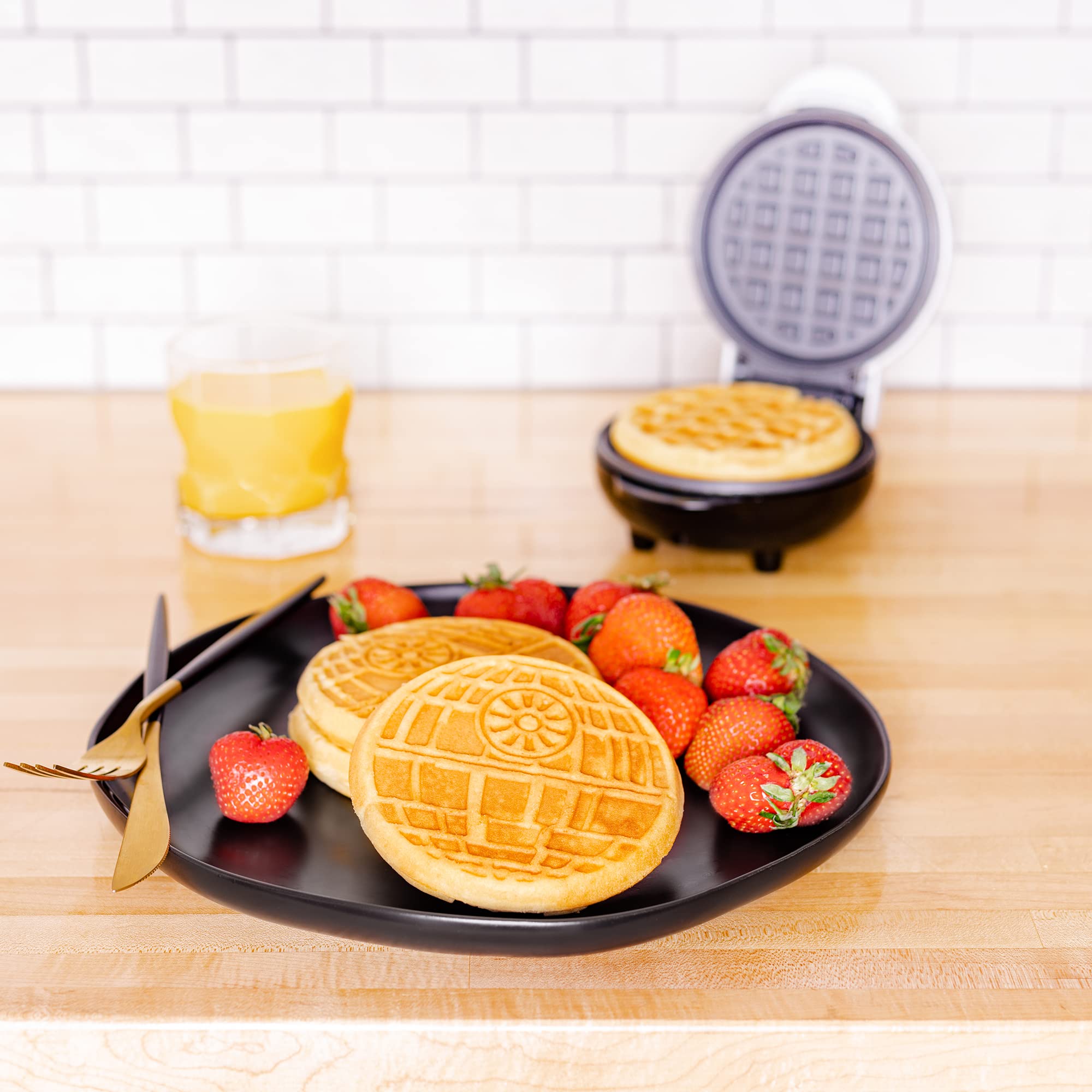 Uncanny Brands Death Star Mini Waffle Maker - Star Wars Themed Kitchen Appliance for Breakfast, Snacks & Star Wars Party Decor