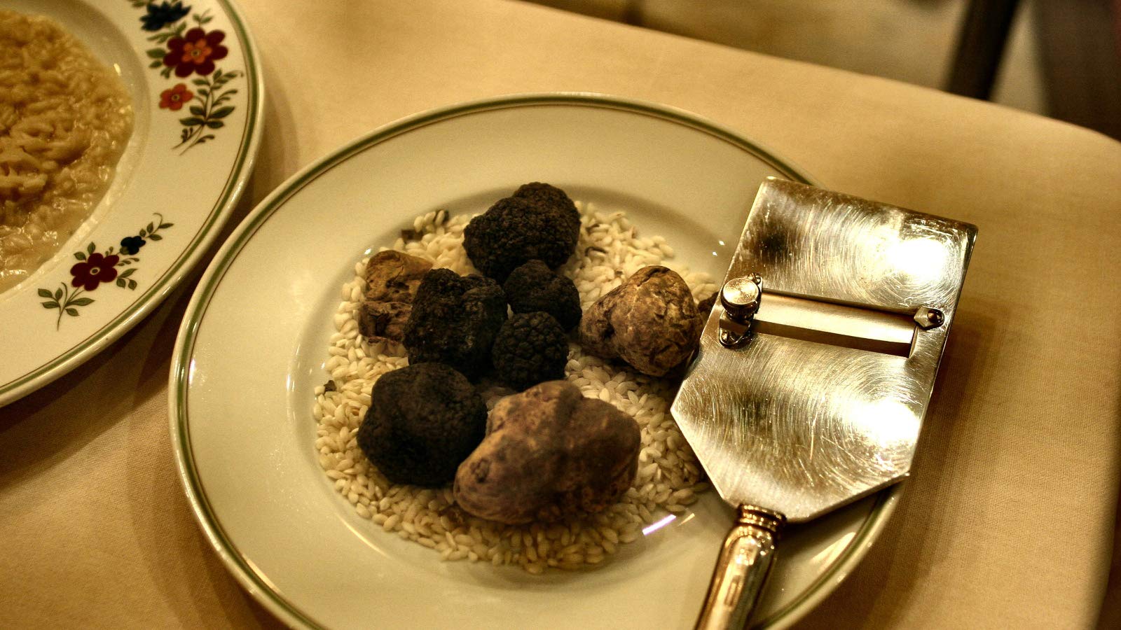 Premium Black Summer Truffle (Tuber aestivum) - Gourmet Truffle Sauce for Pasta, Risotto, Meat & Sushi - Luxury Food Gift (5 x 170g Jars) - Perfect for Fine Dining, Home Cooking & Gourmet Recipes