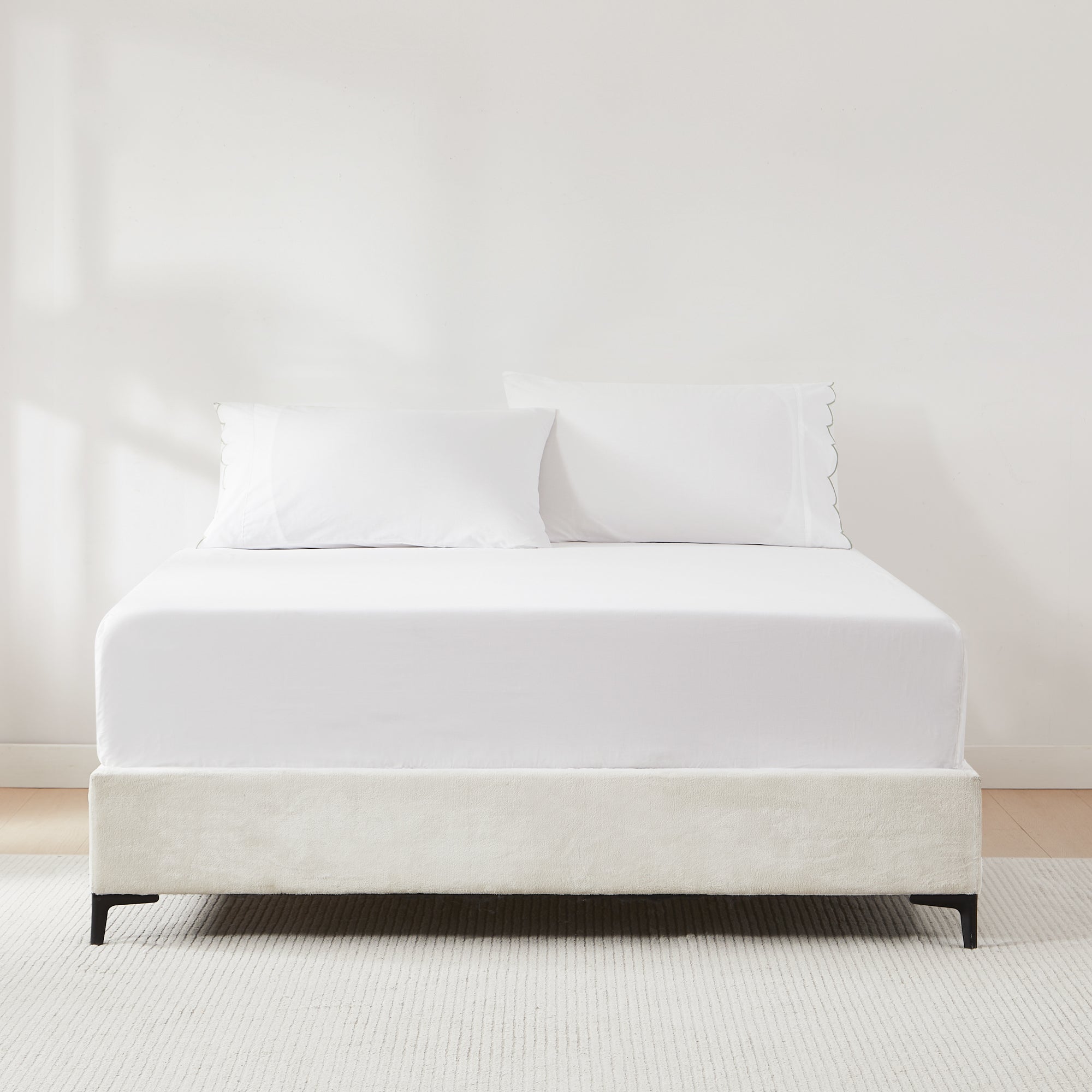 Coastal Chic Scalloped Edge Cotton Sheet Set - Soft & Breathable Bedding for Beach House, Guest Room & Master Bedroom - Perfect for Summer Nights & Coastal Decor