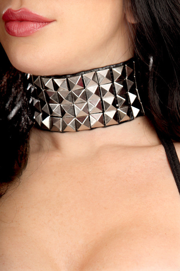 Gothic Punk Spiked Choker Collar with Pyramid Studs - Stylish BDSM Accessory for Women & Men - Perfect for Halloween, Cosplay, and Alternative Fashion