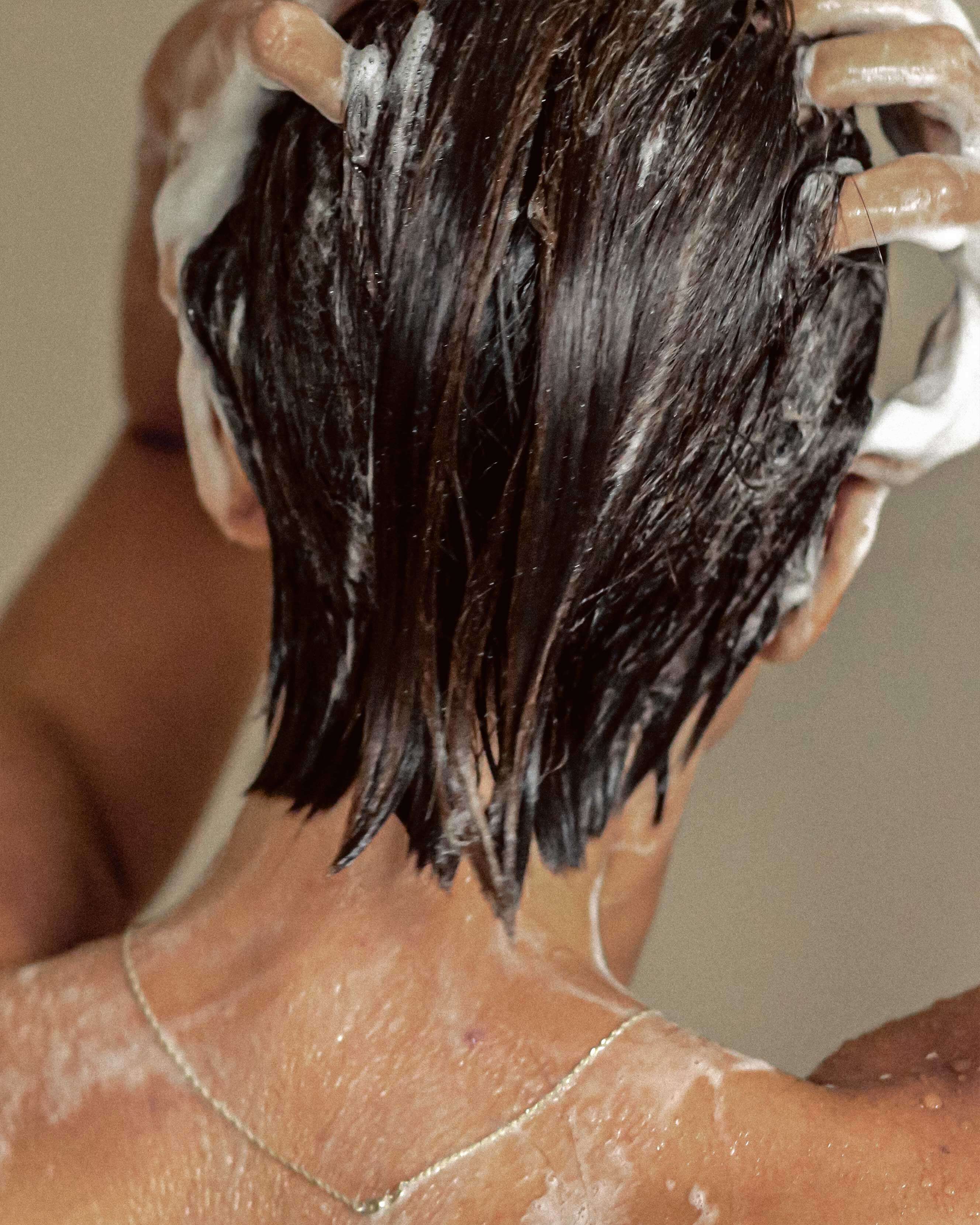 Suna Exfoliating Shampoo for Scalp Care - Deep Cleansing & Exfoliating Hair Shampoo with Natural Ingredients - Perfect for Dry, Itchy Scalp & Dandruff Relief - Use for Healthy Hair & Scalp Renewal at Home or Salon