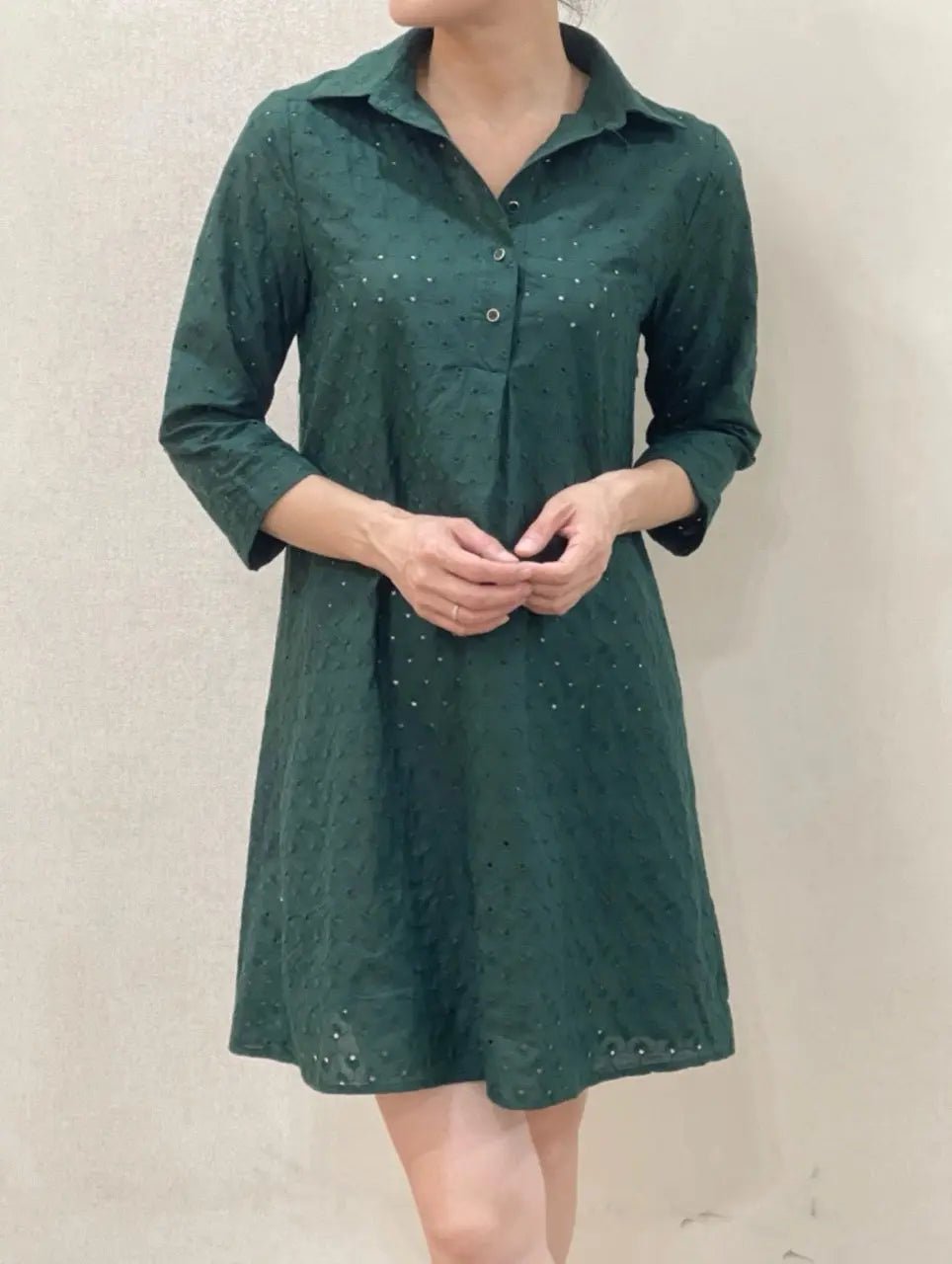 Elegant Green Lace Robe for Women - Soft & Comfortable Sleepwear for Relaxing at Home or Special Occasions