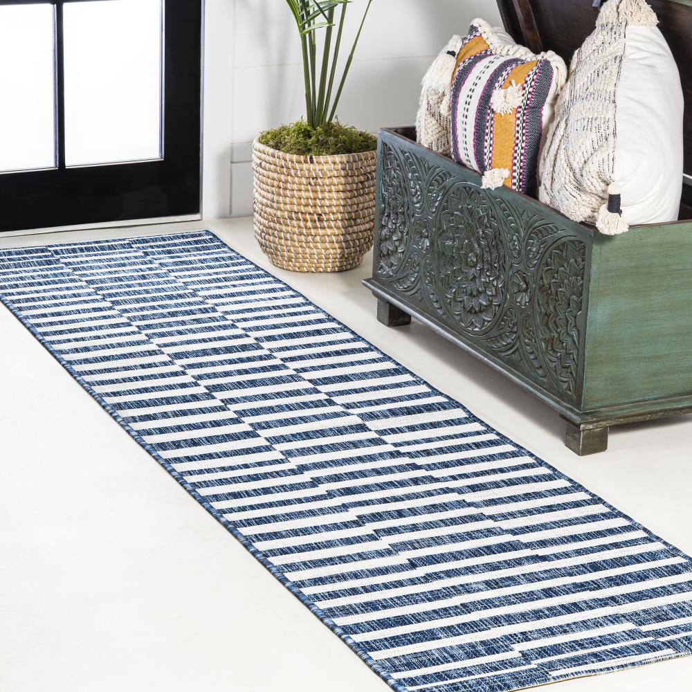 Stylish Sukie Modern Offset Stripe Indoor Outdoor Area Rug - Perfect for Living Room, Patio & Bedroom Decor
