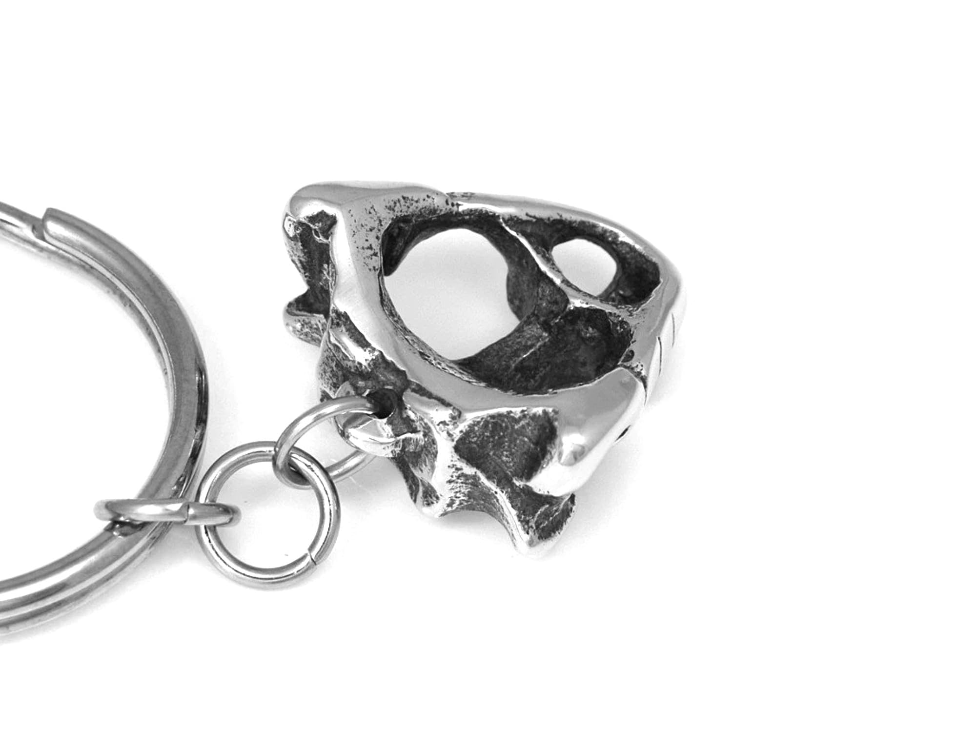 Handmade Pewter Frog Skull Keychain - Unique Amphibian Head Keyring for Gothic Fashion, Outdoor Adventures & Gift Giving