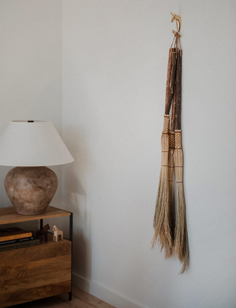 Premium Broomcorn Cobwebber - Natural Dusting & Cleaning Brush for Home, Office & Garage - Ideal for Removing Cobwebs, Dust & Debris from Ceilings, Walls & Corners