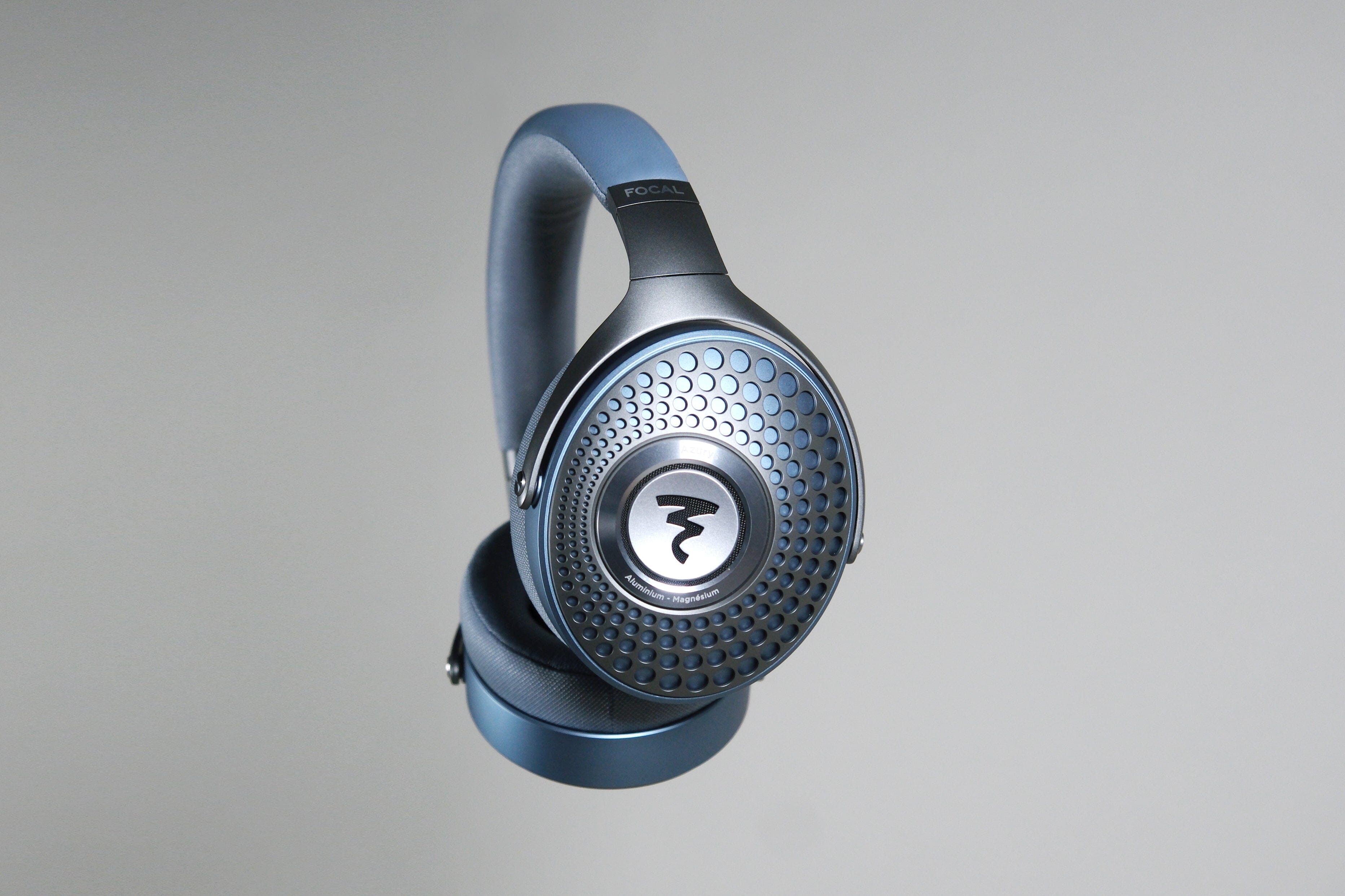 Focal Azurys Closed-Back Headphones - High-Fidelity Studio & Gaming Headset for Audiophiles - Perfect for Home Studio, Music Production & Immersive Gaming