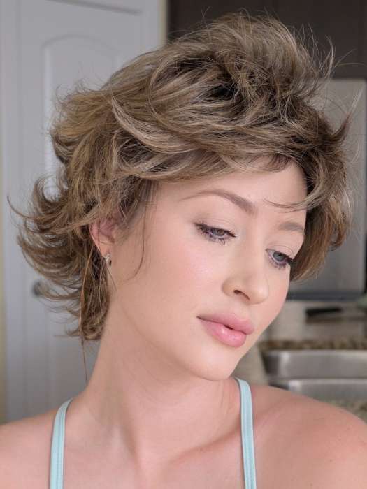 Alyssa Petite Synthetic Wig with Basic Cap - Lightweight & Natural-Looking Hairpiece for Daily Wear, Cosplay, and Special Occasions