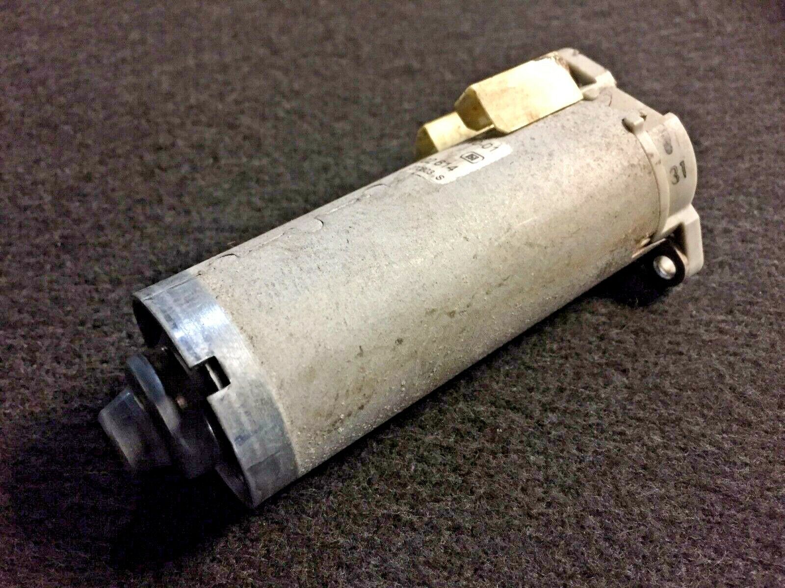 02 03 04 05 BMW 745i E65 Front Right Passenger Seat Adjustment Motor OEM Replacement Part - Perfect for Car Seat Repair & Comfort Upgrade