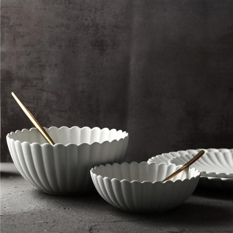 Elegant Daisy Floral Dinnerware Set - 16-Piece Porcelain Plates, Bowls, Cups & Saucers for Home, Restaurant & Party Use