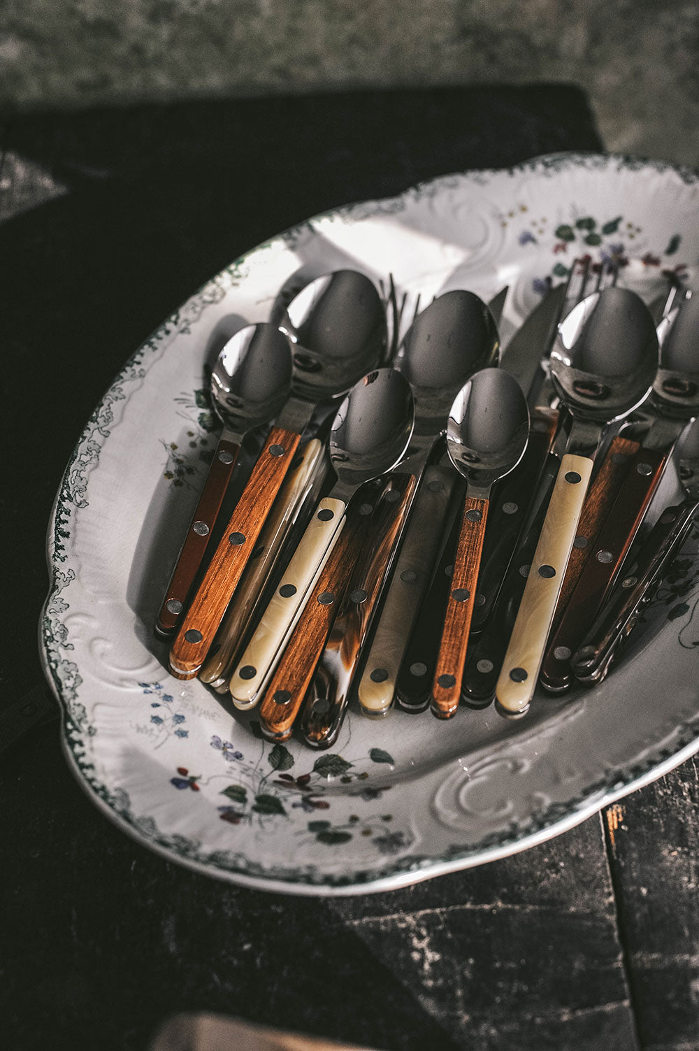 Premium Buffalo Flatware Set - 18/10 Stainless Steel Silverware Set with Knives, Forks, Spoons - Elegant Dining Utensils for Home, Restaurant & Wedding