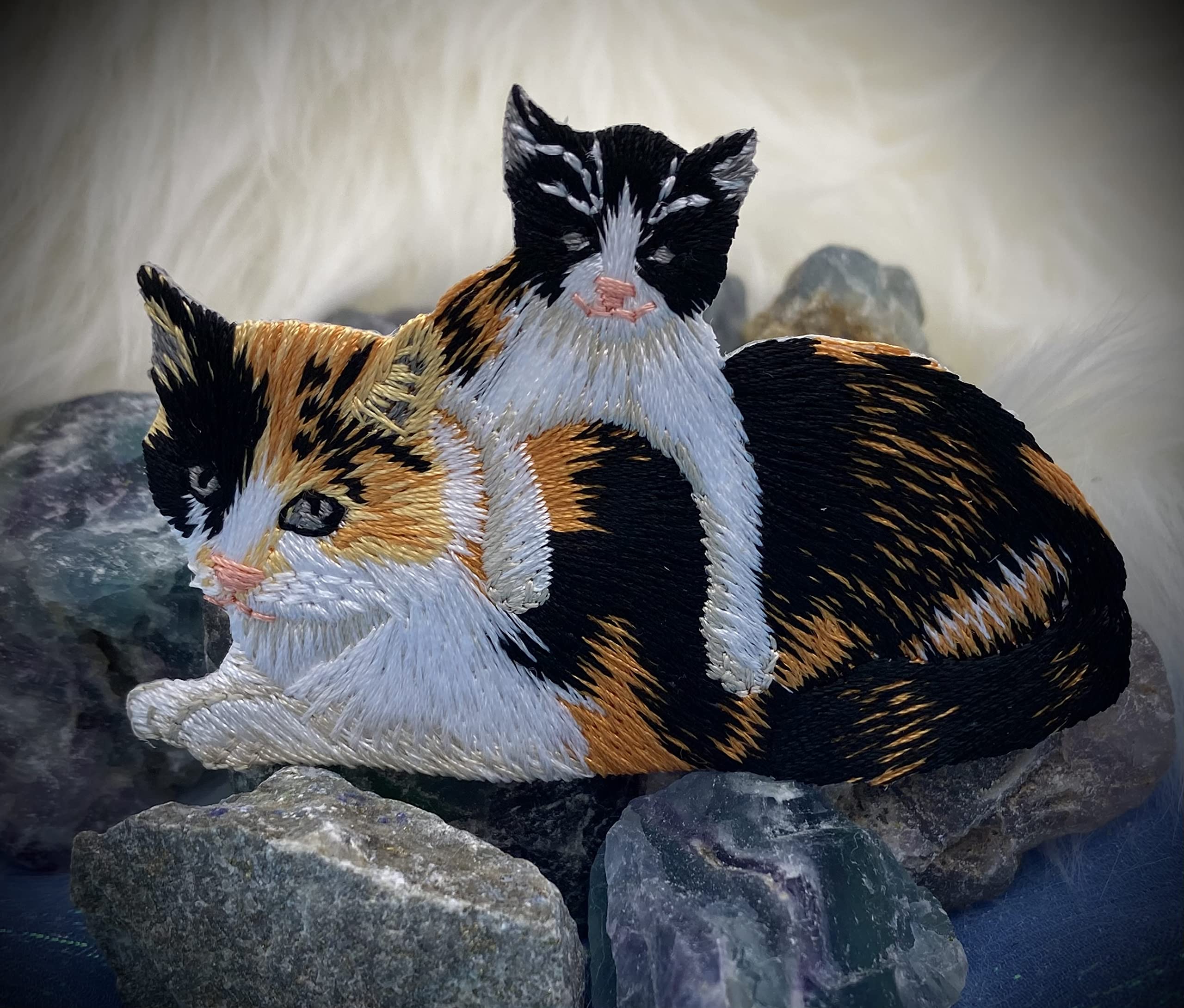 Calico Cat Embroidered Iron-On Patch for Mother & Kitten - Cute Pet Applique for Clothing, Bags & DIY Crafts