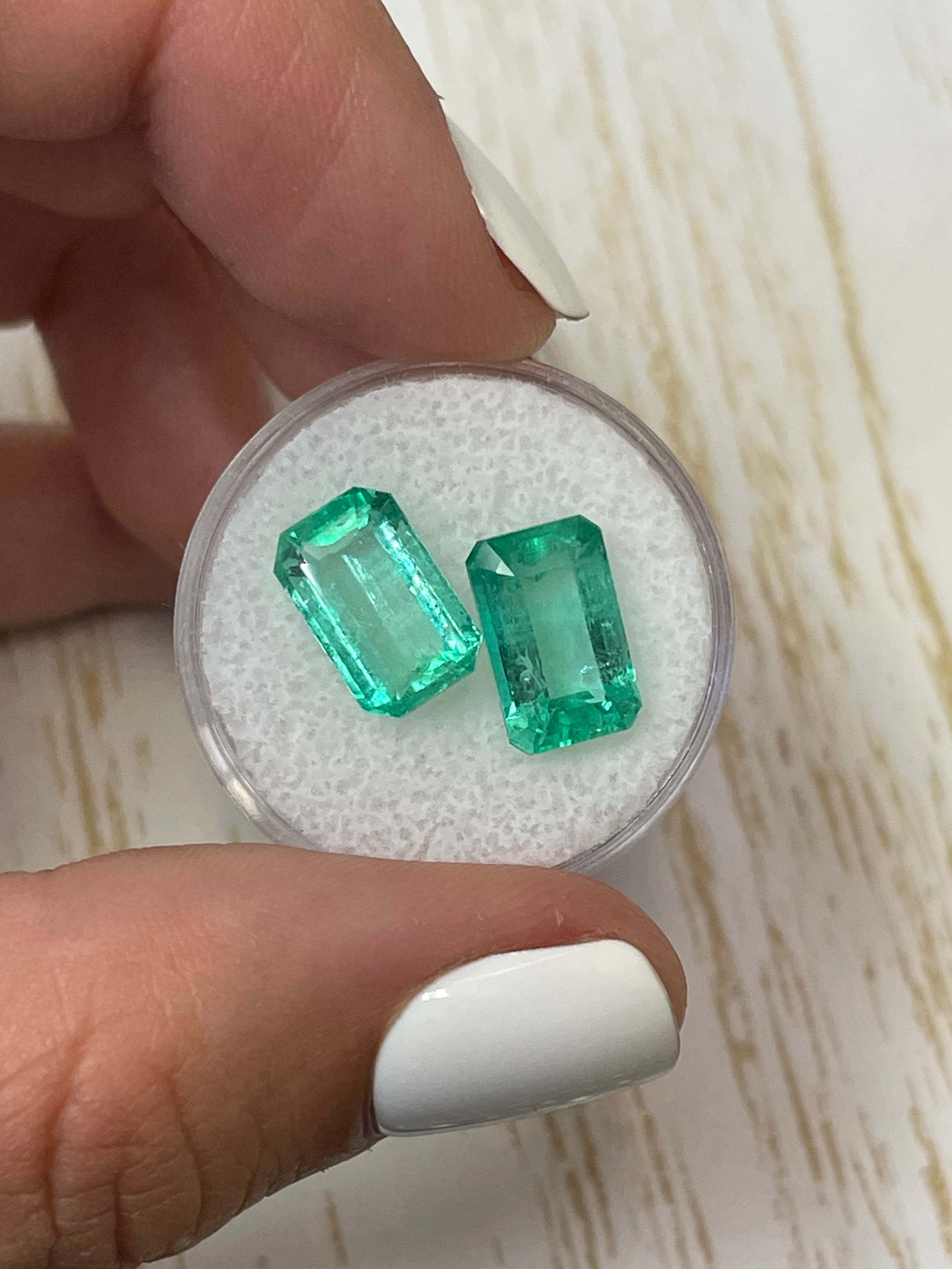 7.56tcw 11x7mm Elongated Colombian Emerald Loose Gemstones - Emerald Cut for Jewelry Making, Engagement Rings & Luxury Gifts