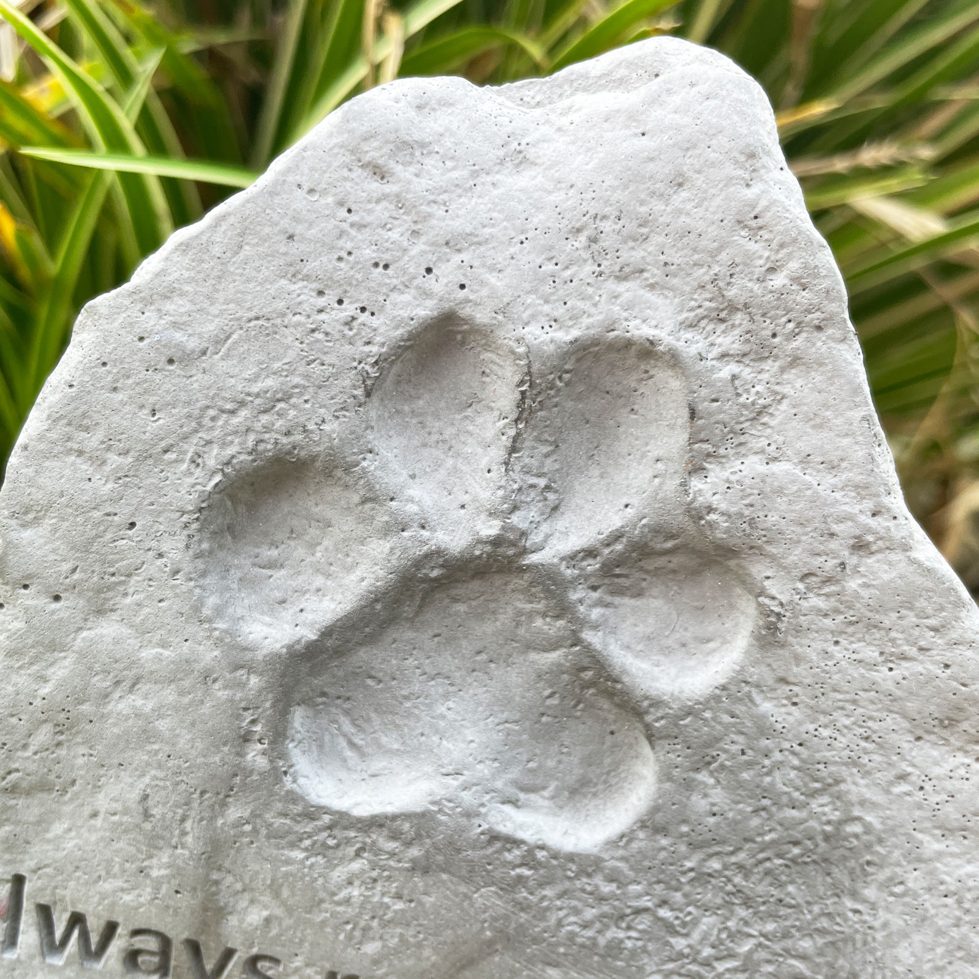 Personalized Pet Memorial Stone - Custom Engraved Grave Marker for Dogs, Cats & Beloved Pets - Perfect for Backyard, Garden & Pet Cemetery Tributes