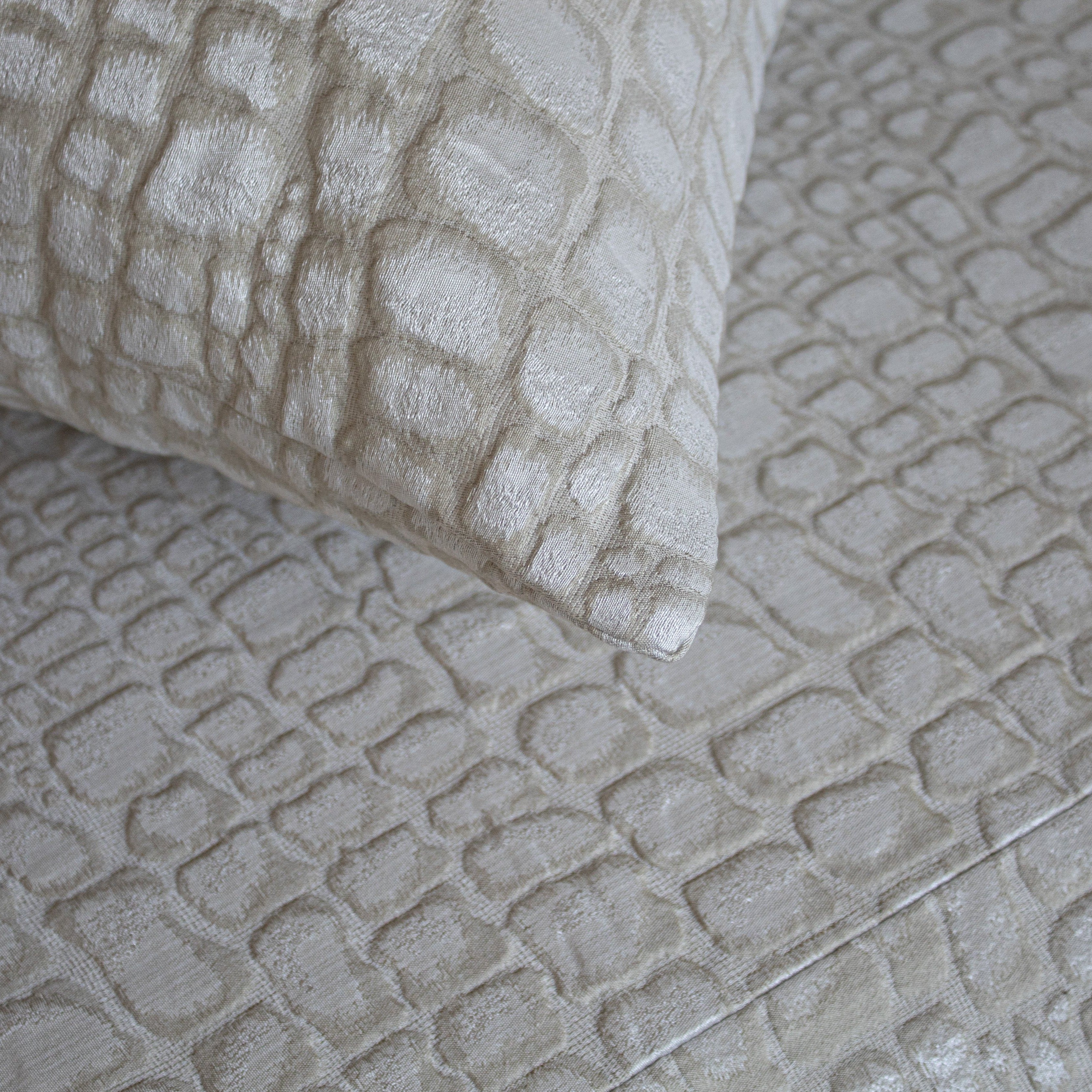 Croc Coverlet - Soft & Comfortable Crochet Blanket for Home Decor, Bedroom, Sofa - Perfect for Cozy Nights & Gift Giving