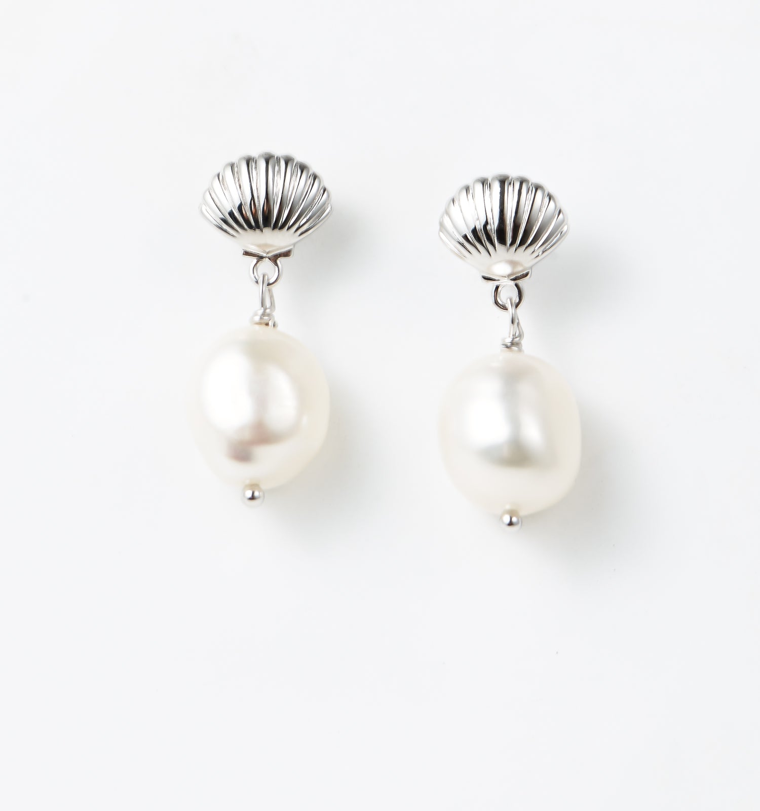 Elegant Scallop Shell Earrings for Women - Boho Beach Jewelry, Perfect for Summer Vacations & Beach Weddings