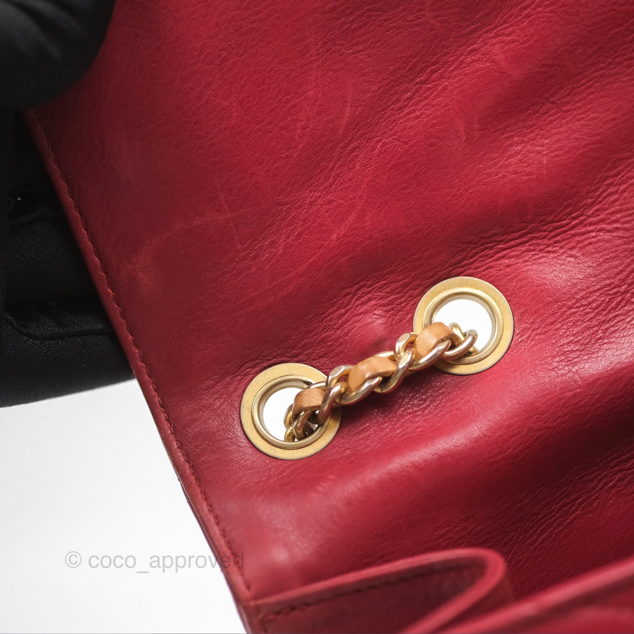 Chanel Chevron Shoulder Bag in Red Calfskin Leather with Aged Gold Hardware - Luxury Crossbody Purse for Women, Perfect for Parties, Date Nights & Special Occasions
