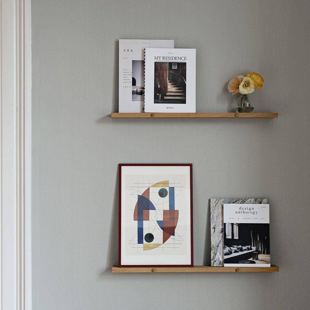 MOEBE Solid Oak Gallery Shelf - Wall Mounted Display Shelf for Photos & Decor (2 Sizes) - Perfect for Living Room, Bedroom & Office Wall Decor