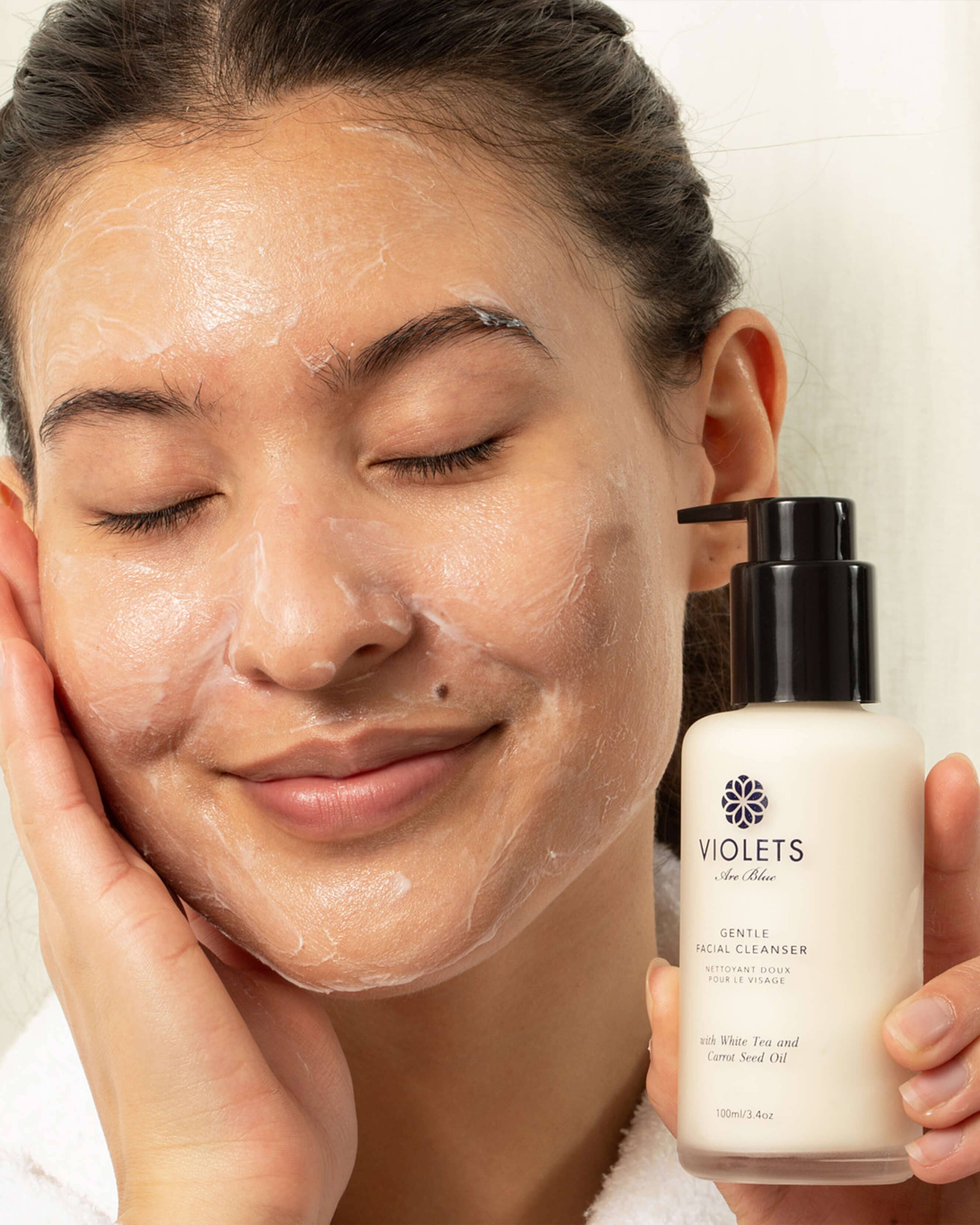 Gentle Facial Cleanser with White Tea & Carrot Seed Extract - Hydrating & Soothing Daily Face Wash for Sensitive Skin - Perfect for Morning & Night Skincare Routine