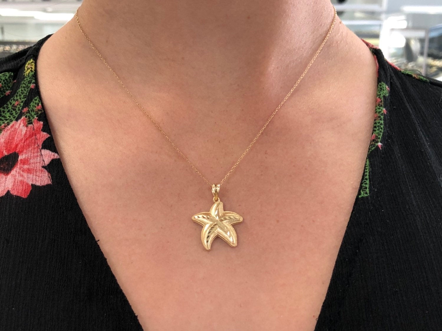 14K Yellow Gold Starfish Pendant Necklace - Elegant Beach Jewelry for Women, Perfect for Summer Vacations, Beach Weddings & Coastal Fashion Accessories