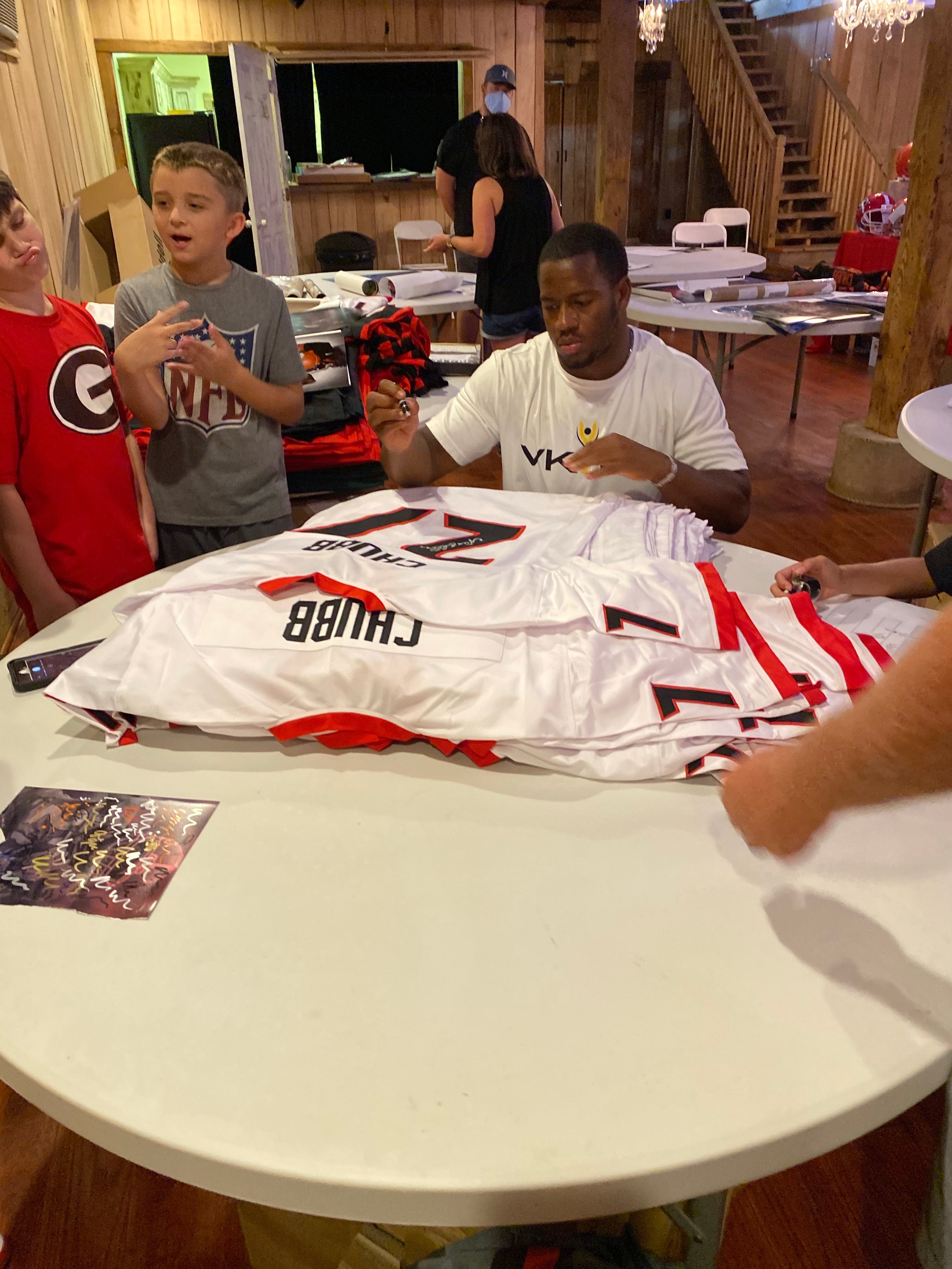 Authentic Nick Chubb Signed Georgia Bulldogs Custom White Jersey - Collectible Football Memorabilia for Fans & Sports Enthusiasts | Perfect for Display, Gifting, and Game Day