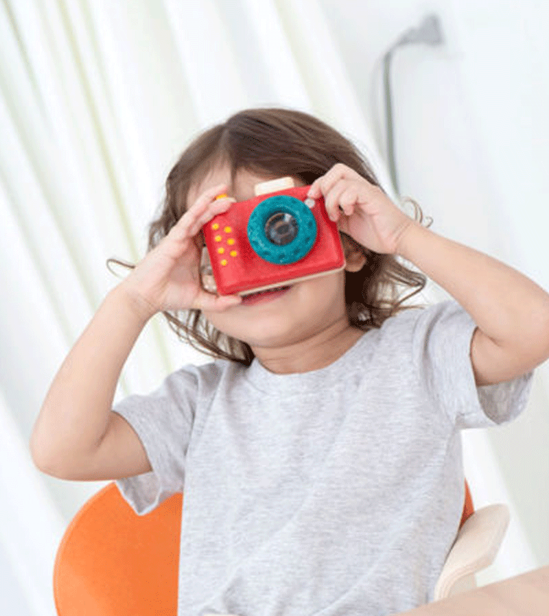 Plan Toys My First Camera - Wooden Toddler Camera Toy for Kids Ages 2-4, Pretend Play & Early Learning, Perfect Gift for Birthday & Christmas (Imagination & Role Play)