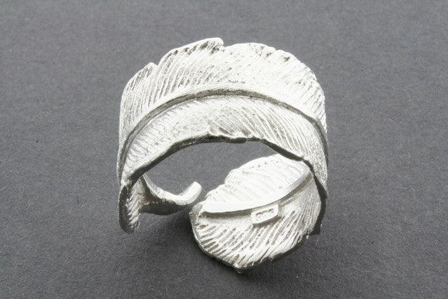 Elegant Foiled Feather Ring for Women - Vintage Boho Jewelry for Parties, Weddings & Everyday Wear