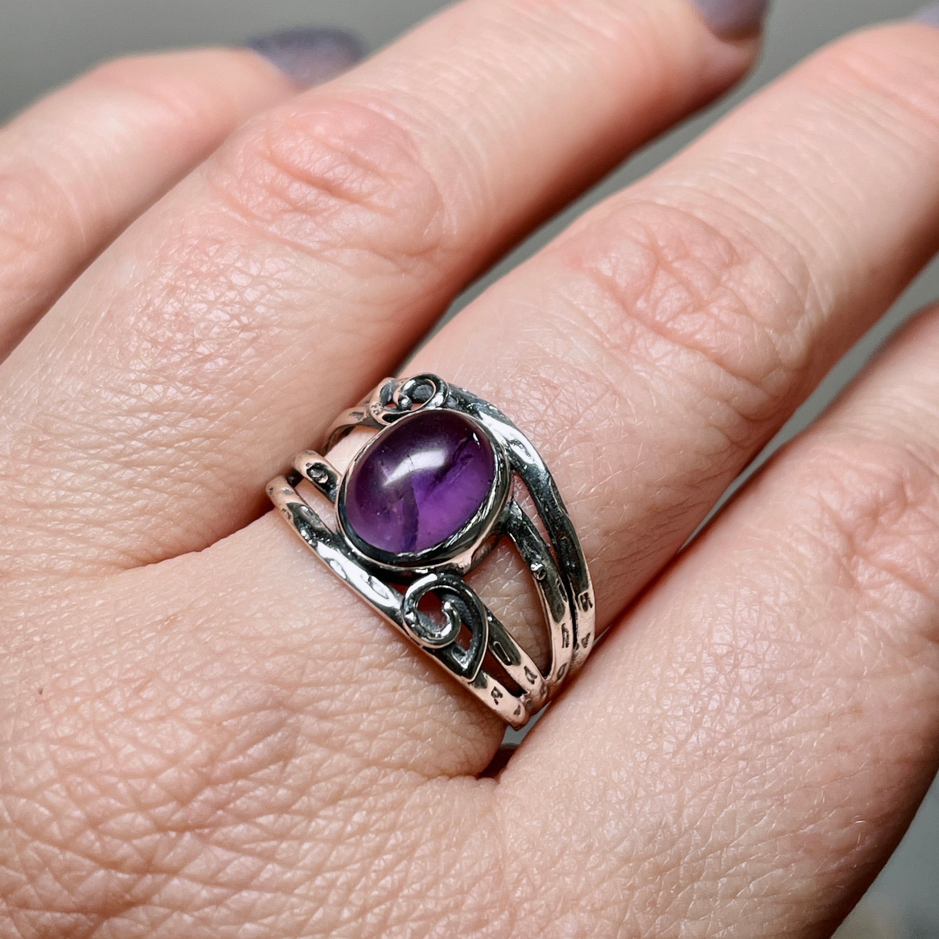 Amethyst Oval Cabochon Ring in Decorative Sterling Silver Setting R4025 - Perfect for Women's Fashion Jewelry, Gift Giving & Special Occasions