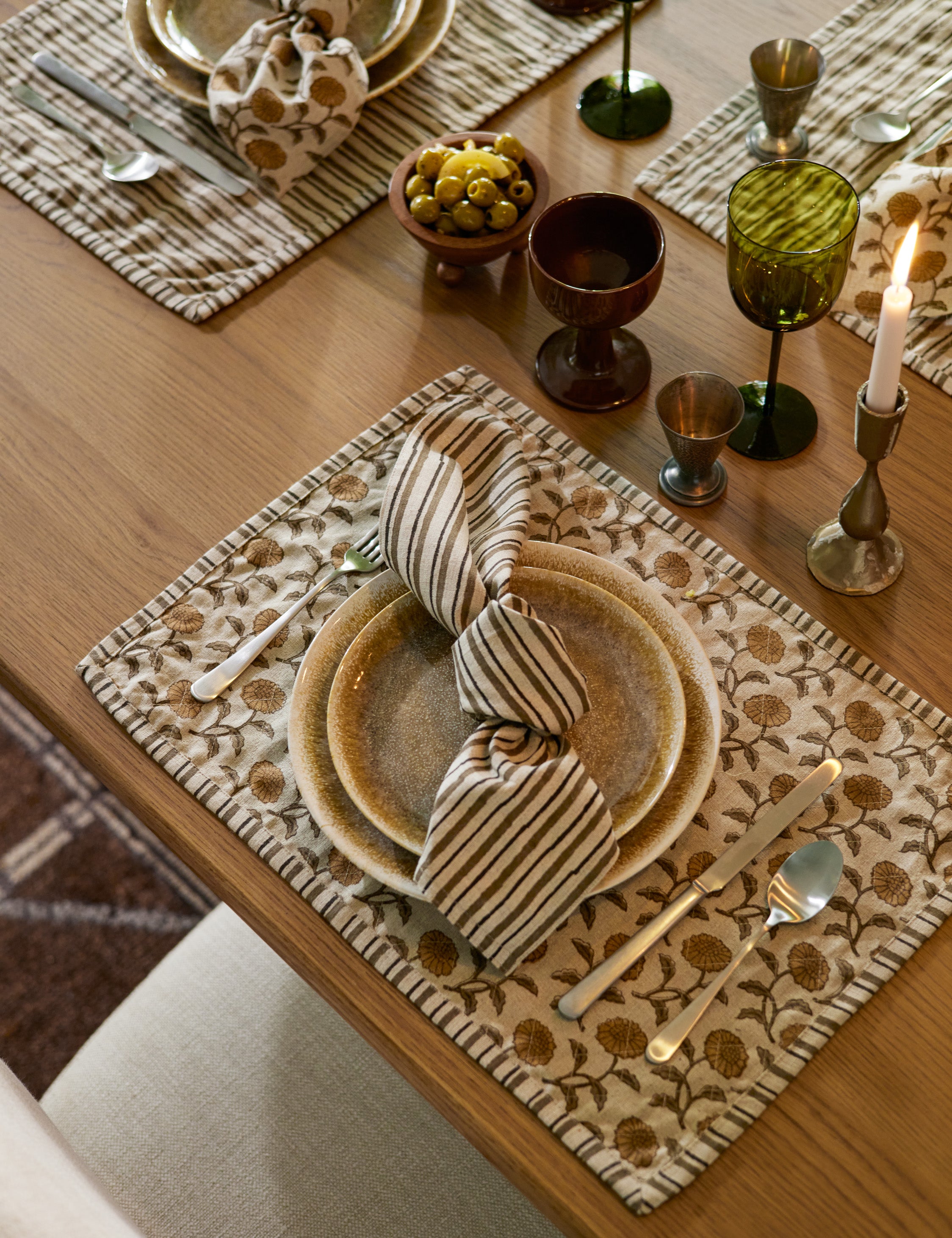 Reversible Linen Placemats Set of 4 - Dori Washable Table Mats for Dining, Kitchen & Home Decor - Eco-Friendly & Stylish Table Setting Accessories