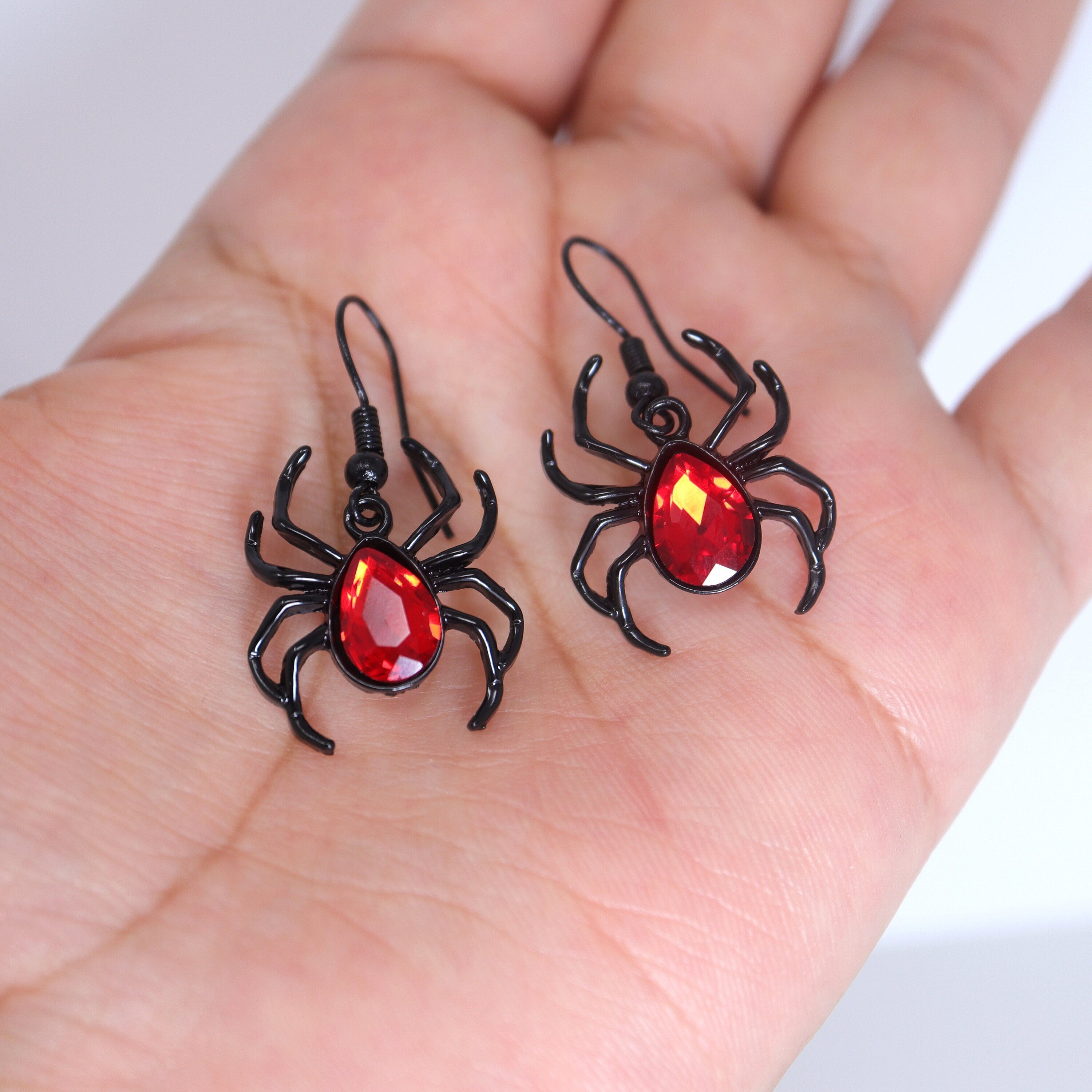Sparkling Rhinestone Red & Black Spider Halloween Earrings - Gothic Long Dangle Earrings for Women - Scary Statement Jewelry for Halloween Parties, Cosplay & Gothic Fashion