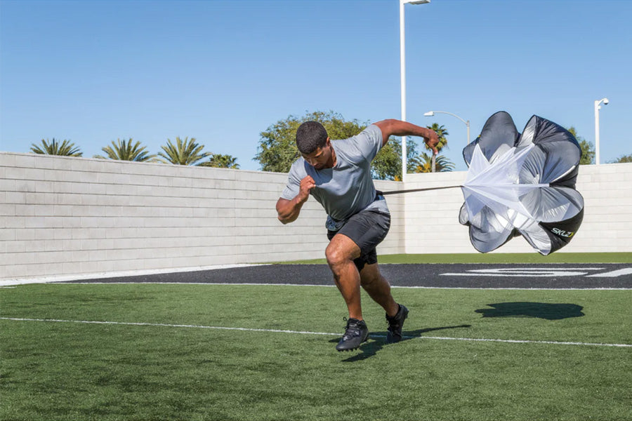 SKLZ Speed Chute - Resistance Parachute for Sprint Training & Speed Workouts - Improve Acceleration & Running Performance for Athletes & Football Players