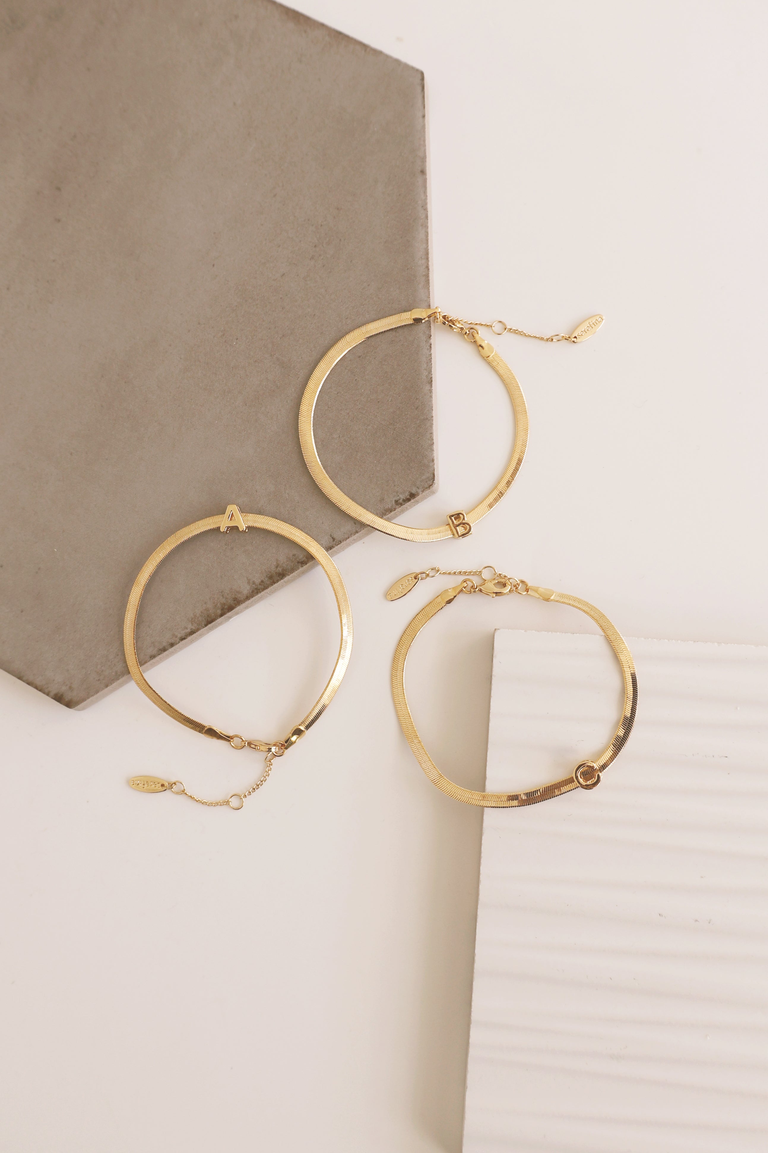 Elegant Monogram Snake Chain Bracelet for Women - Personalized Name Jewelry Gift for Her - Perfect for Everyday Wear & Special Occasions