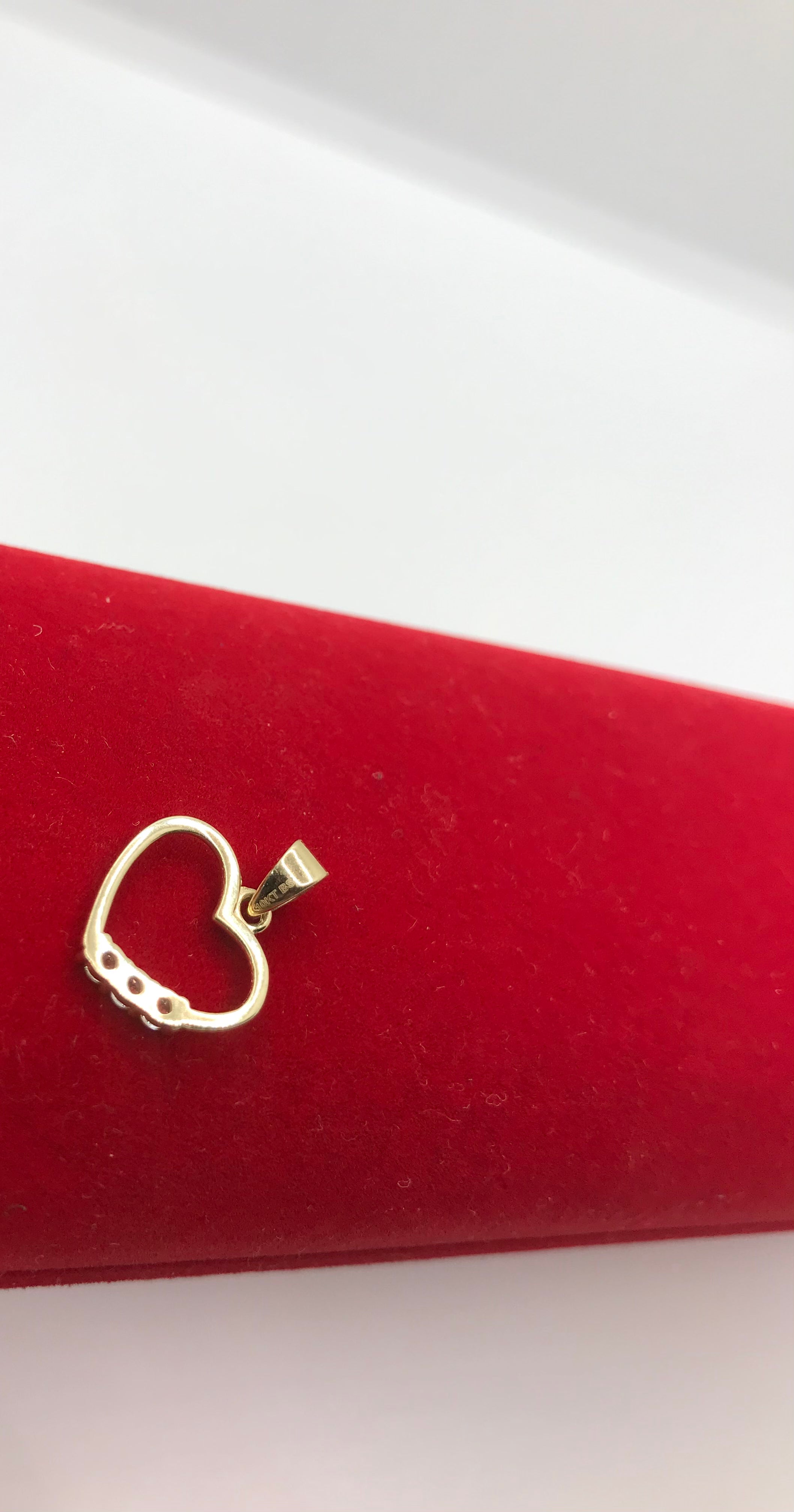 10K Gold Heart Pendant Necklace for Women - Dainty & Elegant Jewelry Gift for Valentine's Day, Anniversary, or Birthday - Perfect for Everyday Wear & Special Occasions