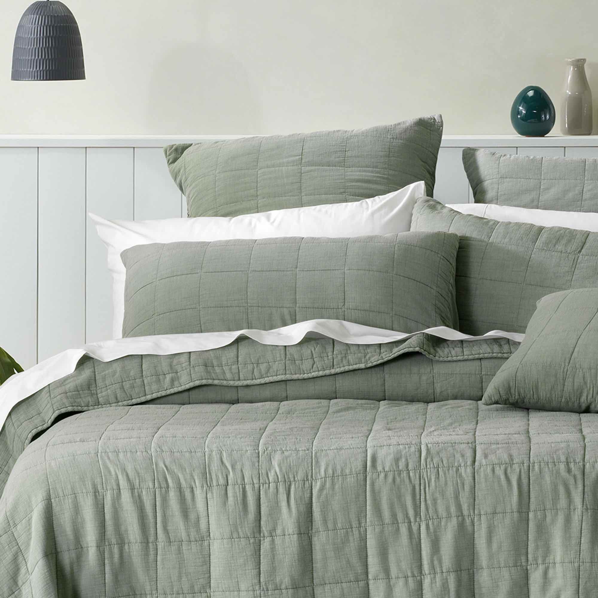 Bianca Geraldton Coverlet Set - Olive Green Bedspread, Lightweight Quilted Bed Cover for All Seasons | Perfect for Master Bedroom, Guest Room & Dorm Decor