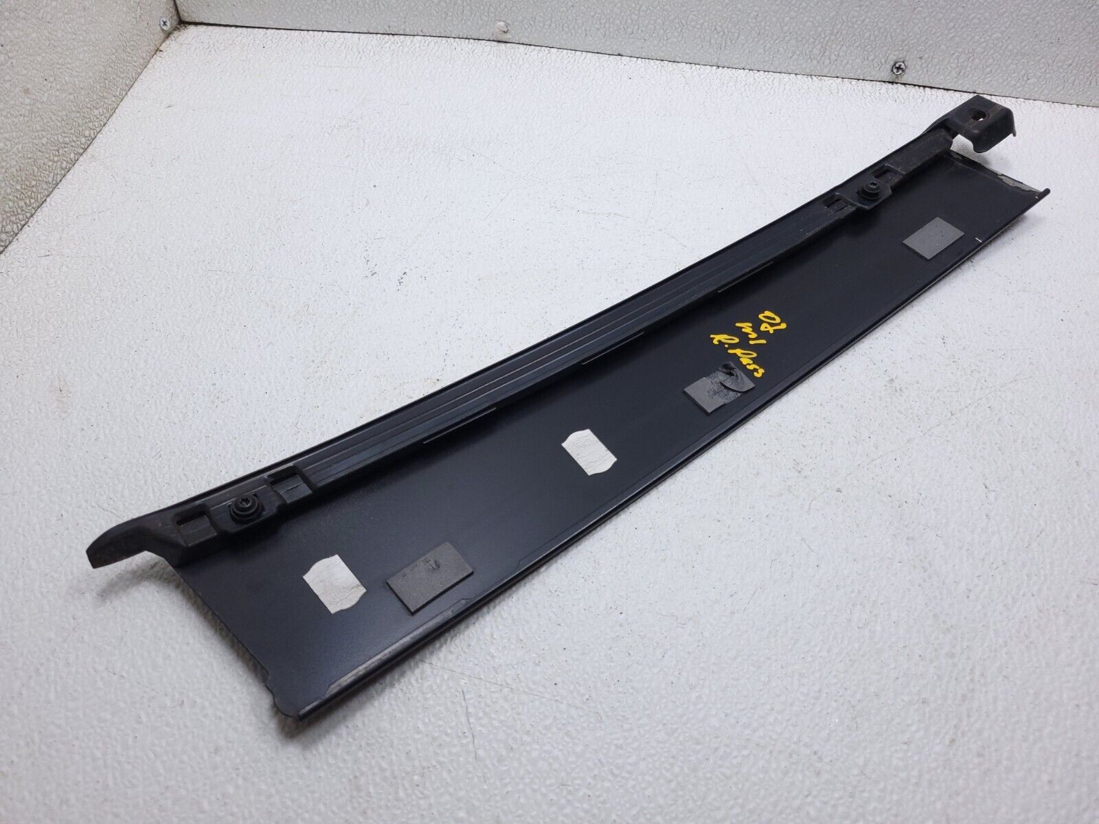 2006-2011 Mercedes ML500 Right Passenger Side Rear B Pillar Molding Trim - OEM Replacement Part for Interior Door Panel Repair | Perfect for Car Restoration & DIY Auto Maintenance