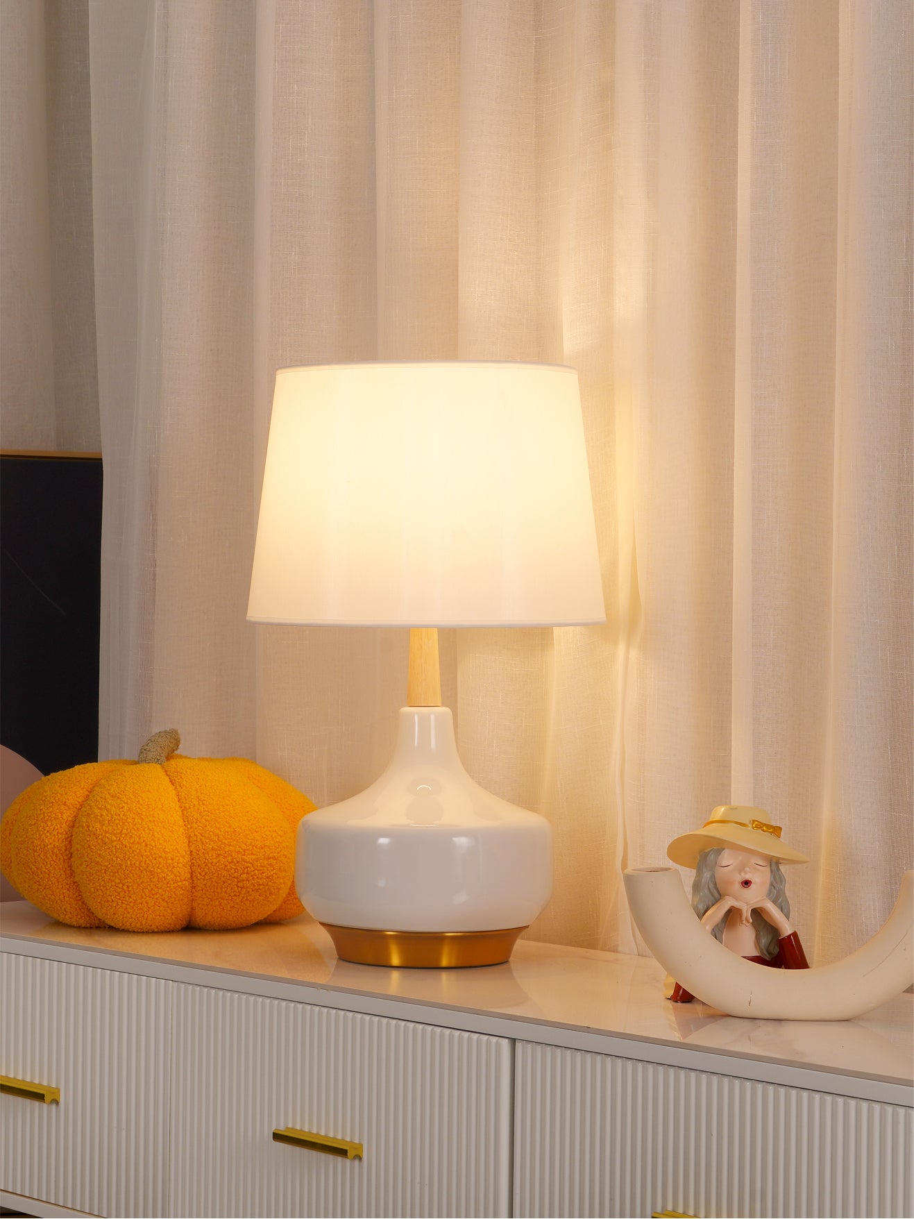Modern Hilo Table Lamp - Adjustable LED Desk Light with USB Port for Bedroom, Office & Study - Warm White & Cool White Lighting Options