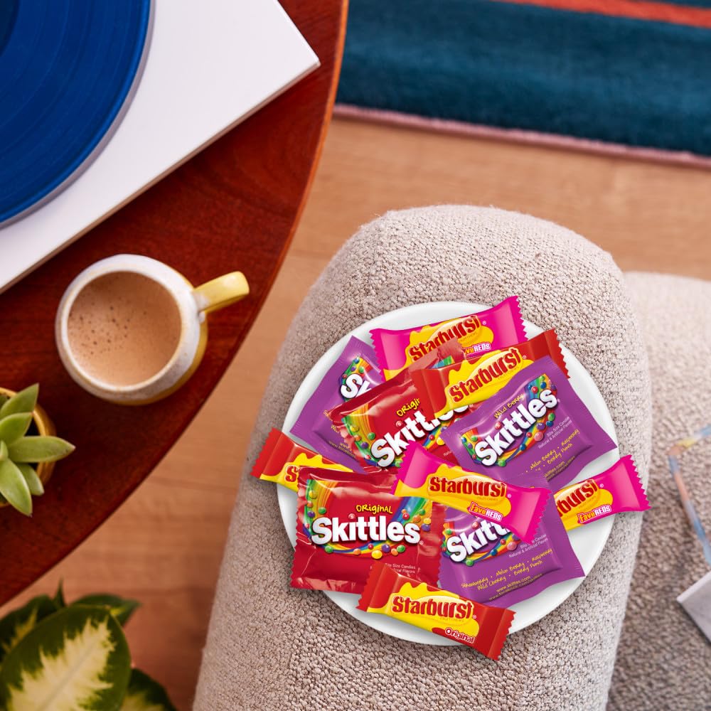 Wrigley's Assorted Candy Variety Pack - Skittles Original, Skittles Wild Berry, Starburst Original & FaveReds Fun Size - 20.13oz Bulk Individually Wrapped Candies - Perfect for Halloween, Parties, Office Snacks & Gift Baskets