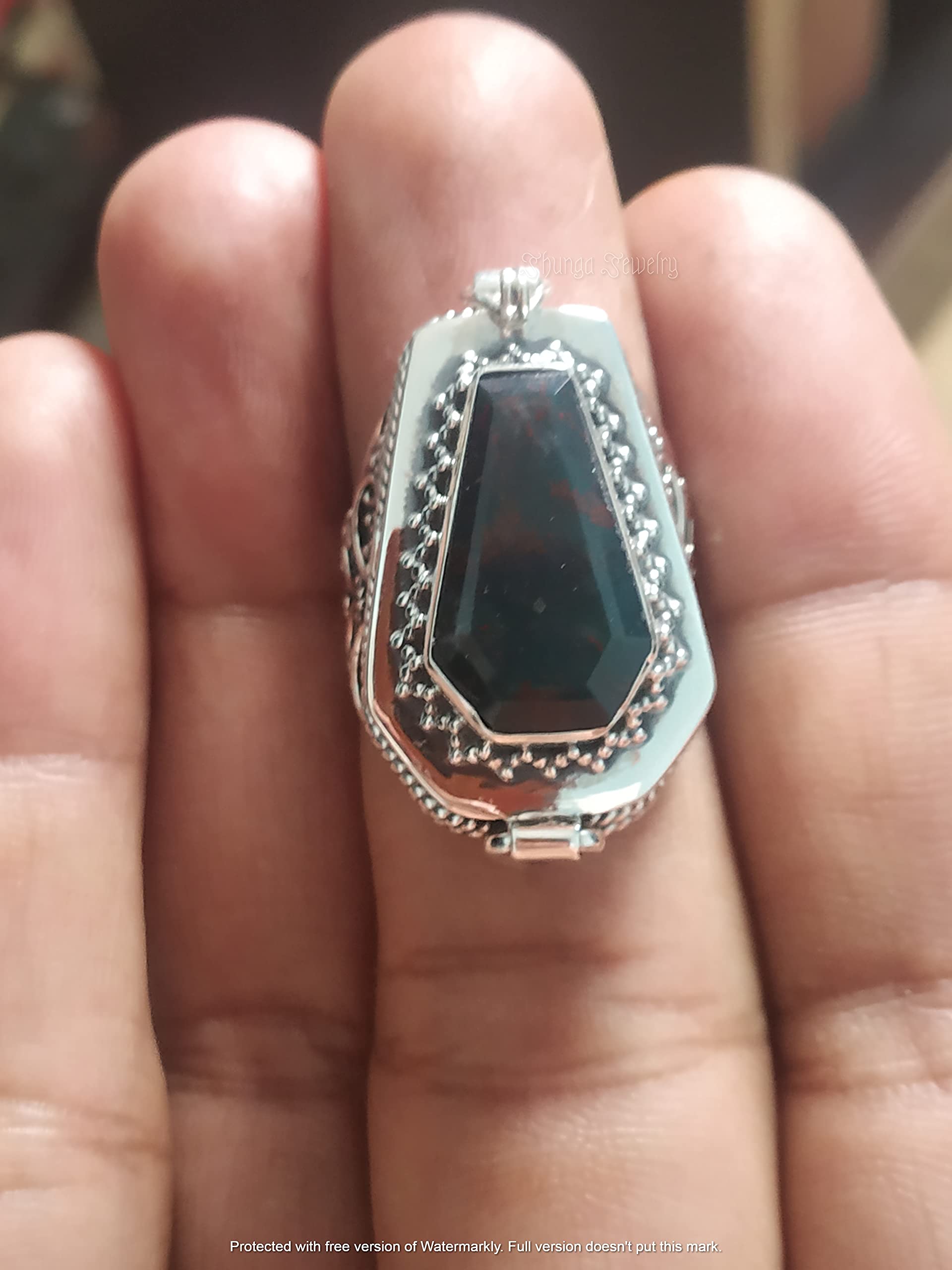 Oyster Copper Turquoise Coffin Poison Ring - Handmade Silver Compartment Box Ring with Howlite & Black Onyx - Openable Gift for Mom - Perfect for Gothic Fashion, Witchy Aesthetic & Unique Jewelry Collections