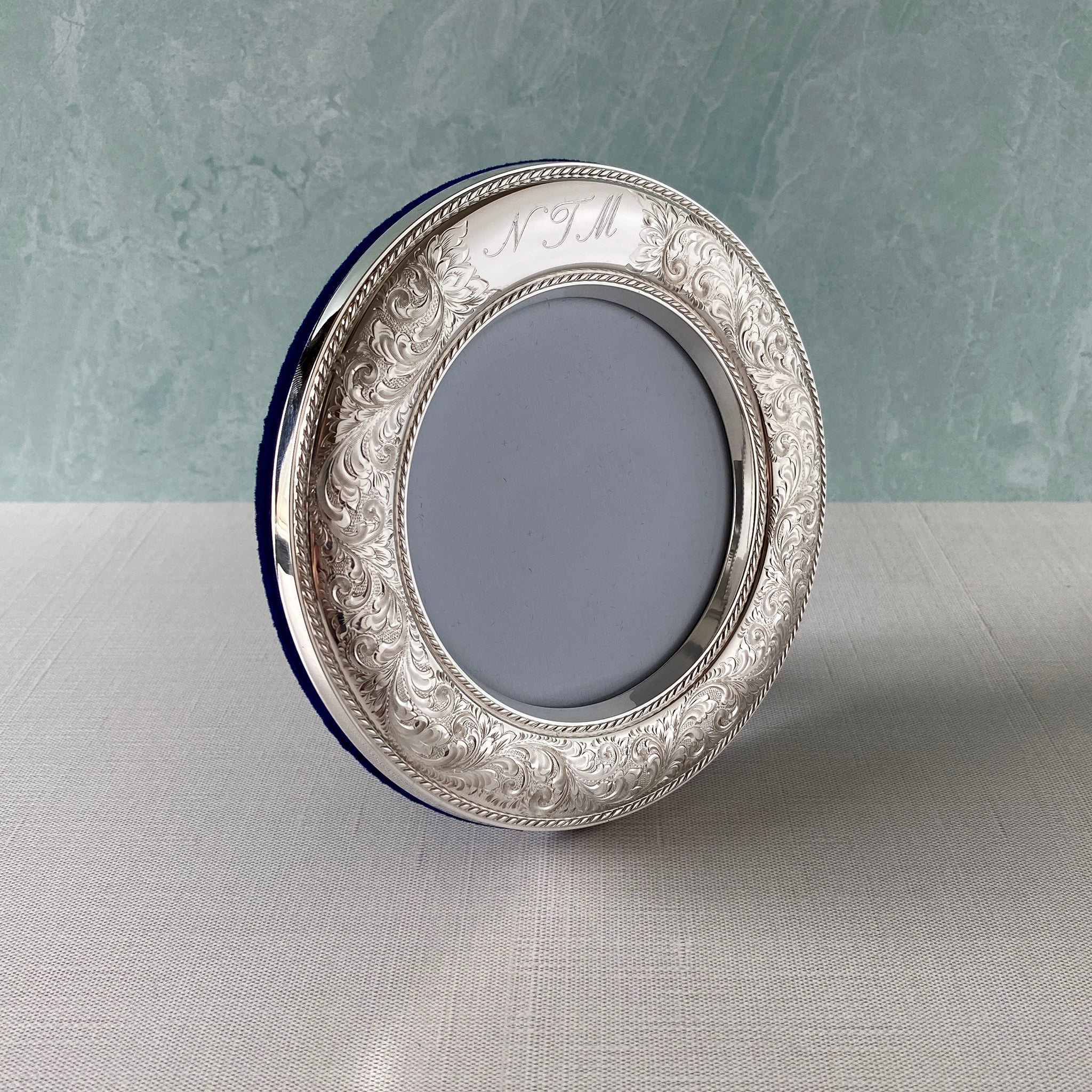 Vintage Sterling Silver Round Picture Frame - Elegant Photo Display for Home Decor, Gifts & Memories - Perfect for Weddings, Anniversaries & Family Keepsakes