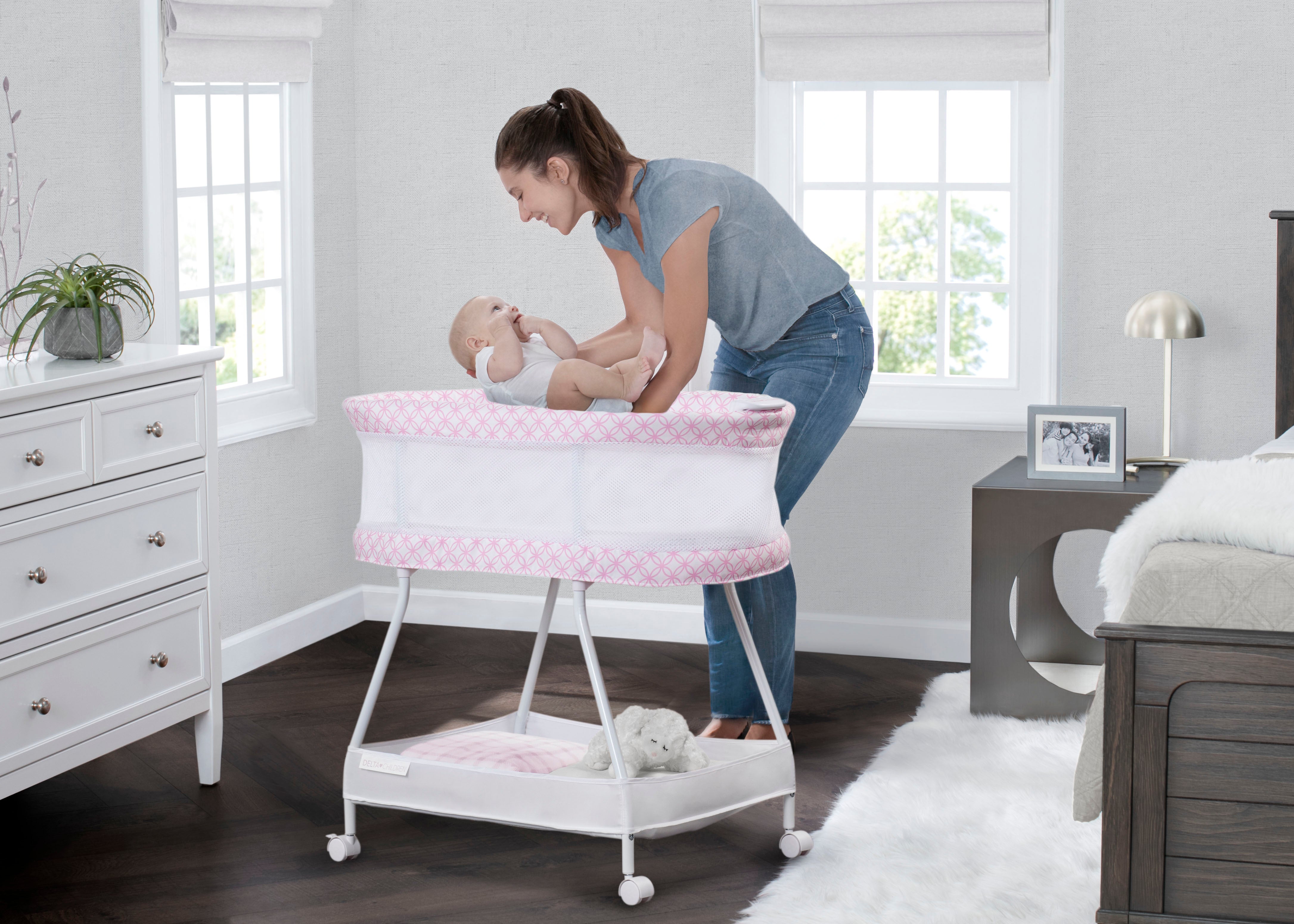 Sweet Dreams Baby Bassinet with Breathable Airflow Mesh - Perfect for Nursery, Bedroom & Travel - Safe & Comfortable Infant Sleeper