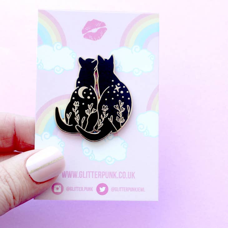 Black Cats Stargazing Enamel Pin - Cute Cat Brooch for Astronomy Lovers - Perfect for Jackets, Backpacks & Gift Giving